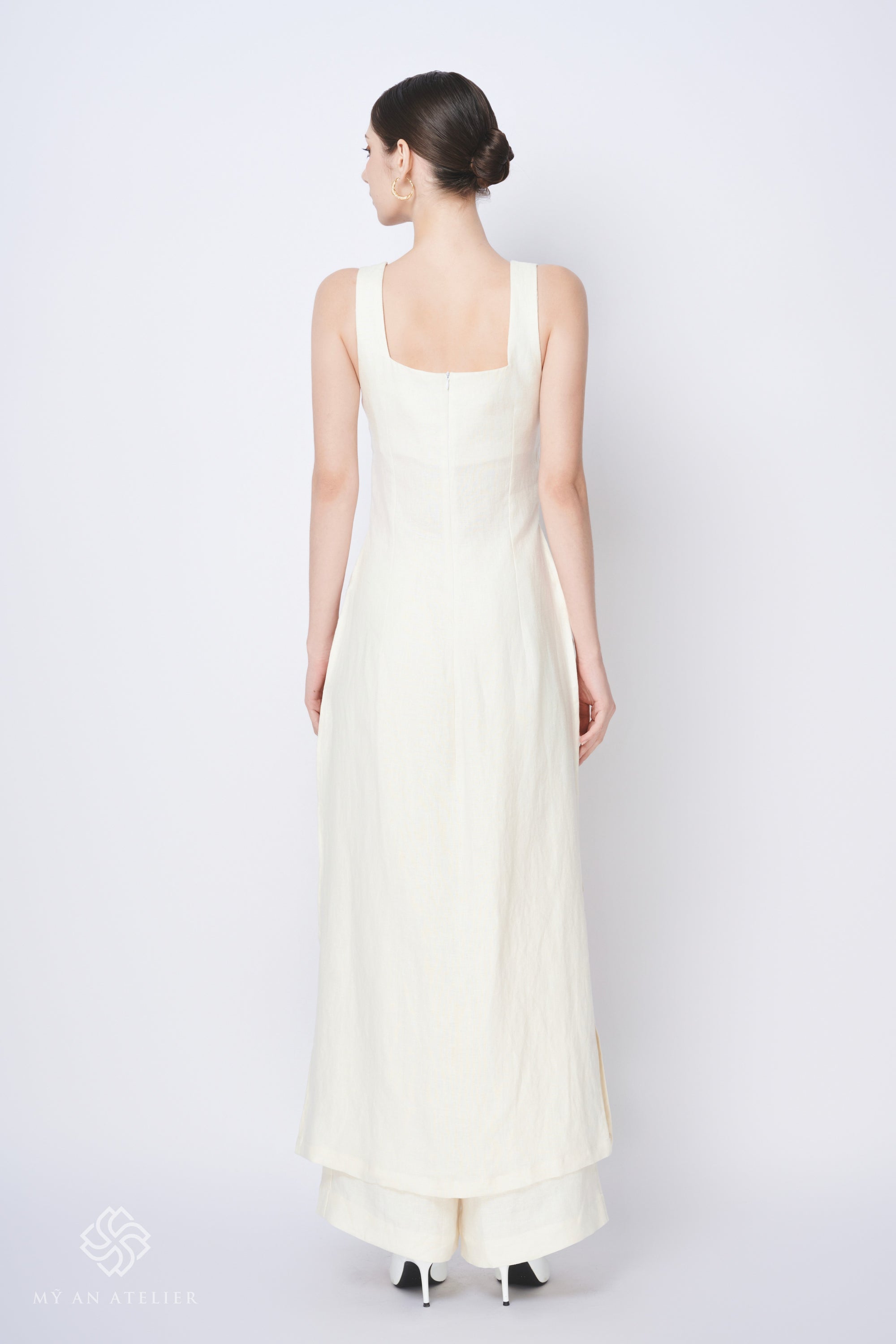 Linen modern sleeveless ao dai