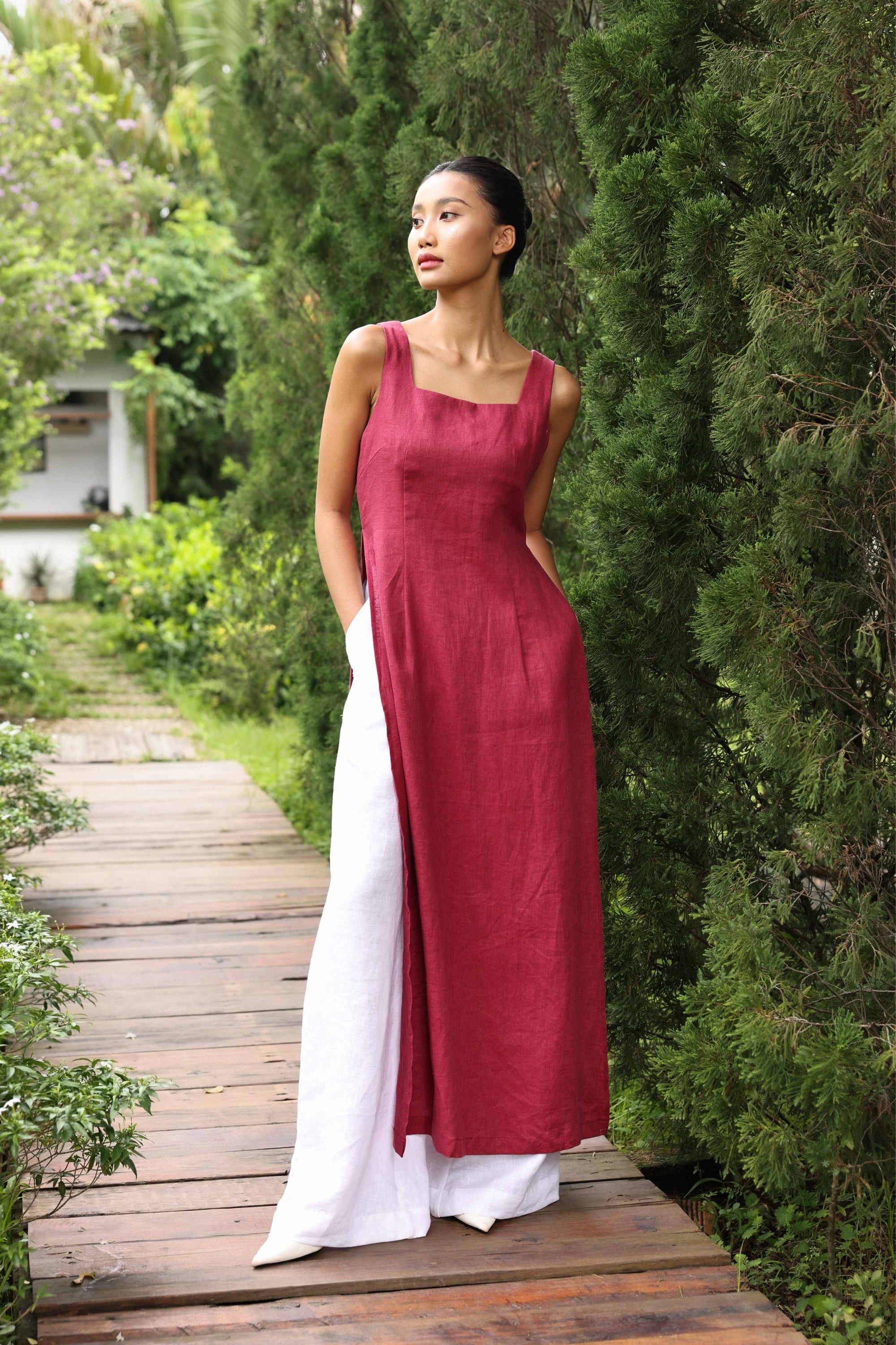Linen sleeveless Vietnamese dress