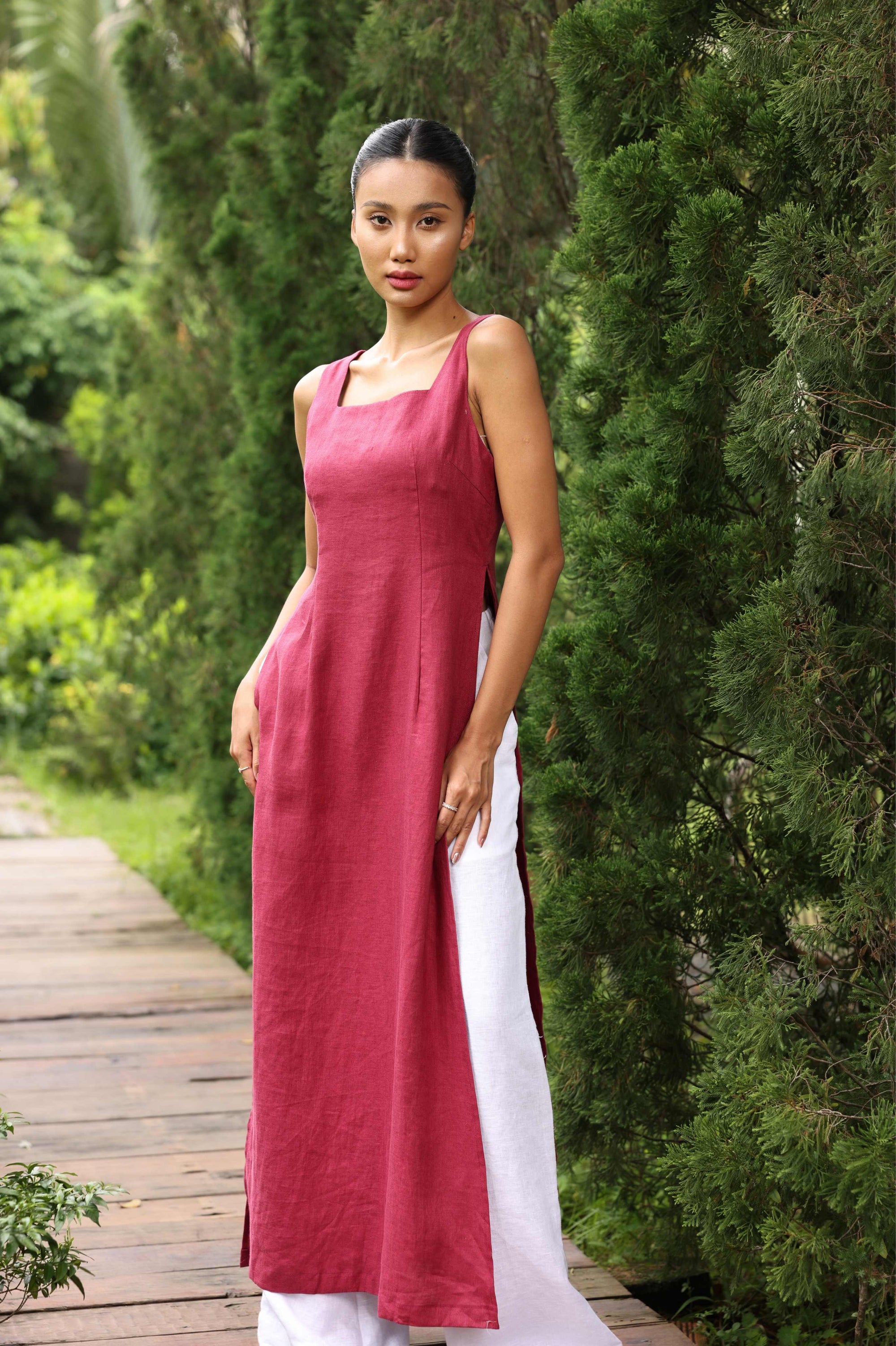 Linen sleeveless Vietnamese dress