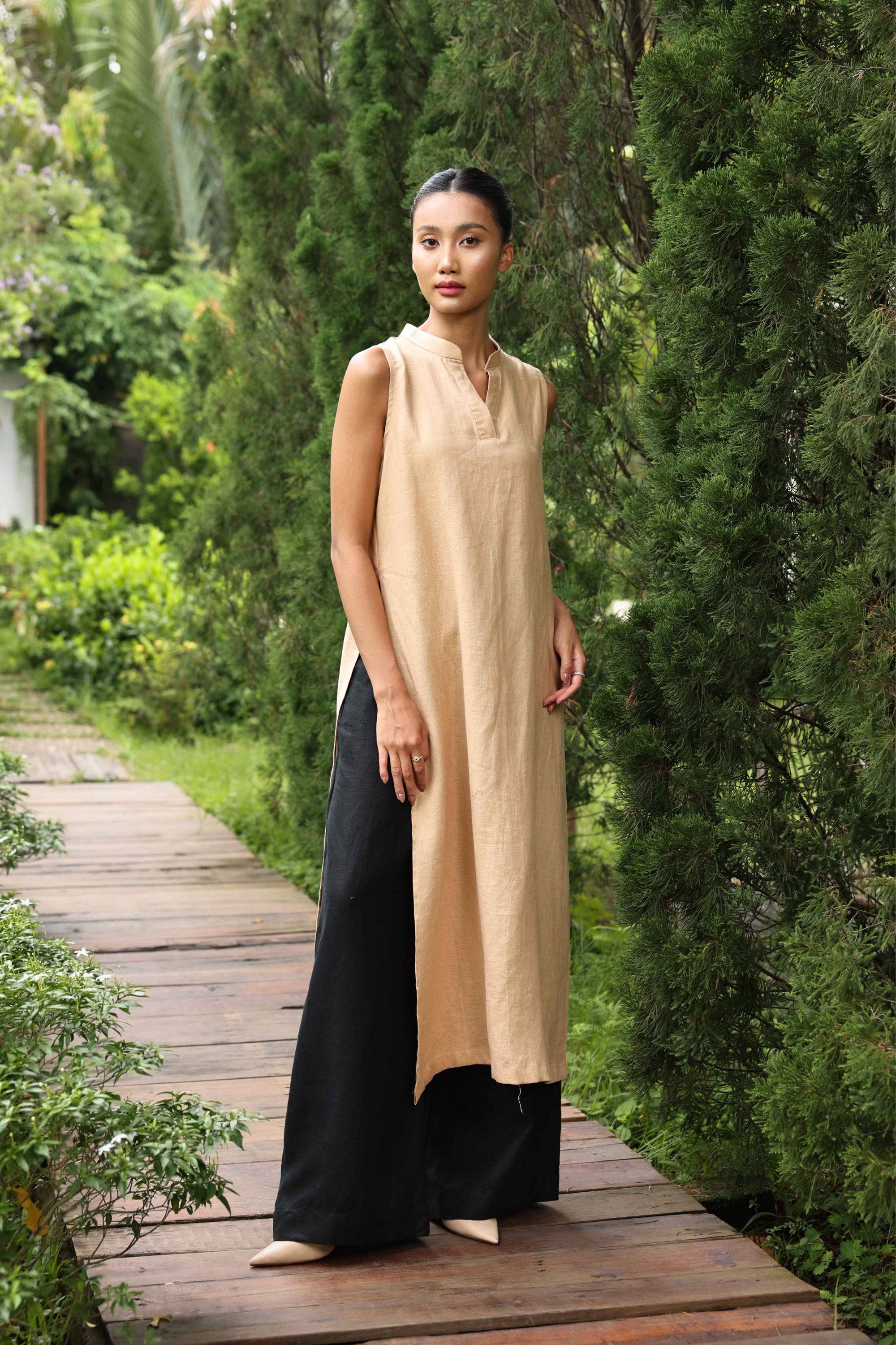 Linen sleeveless Vietnamese tunic