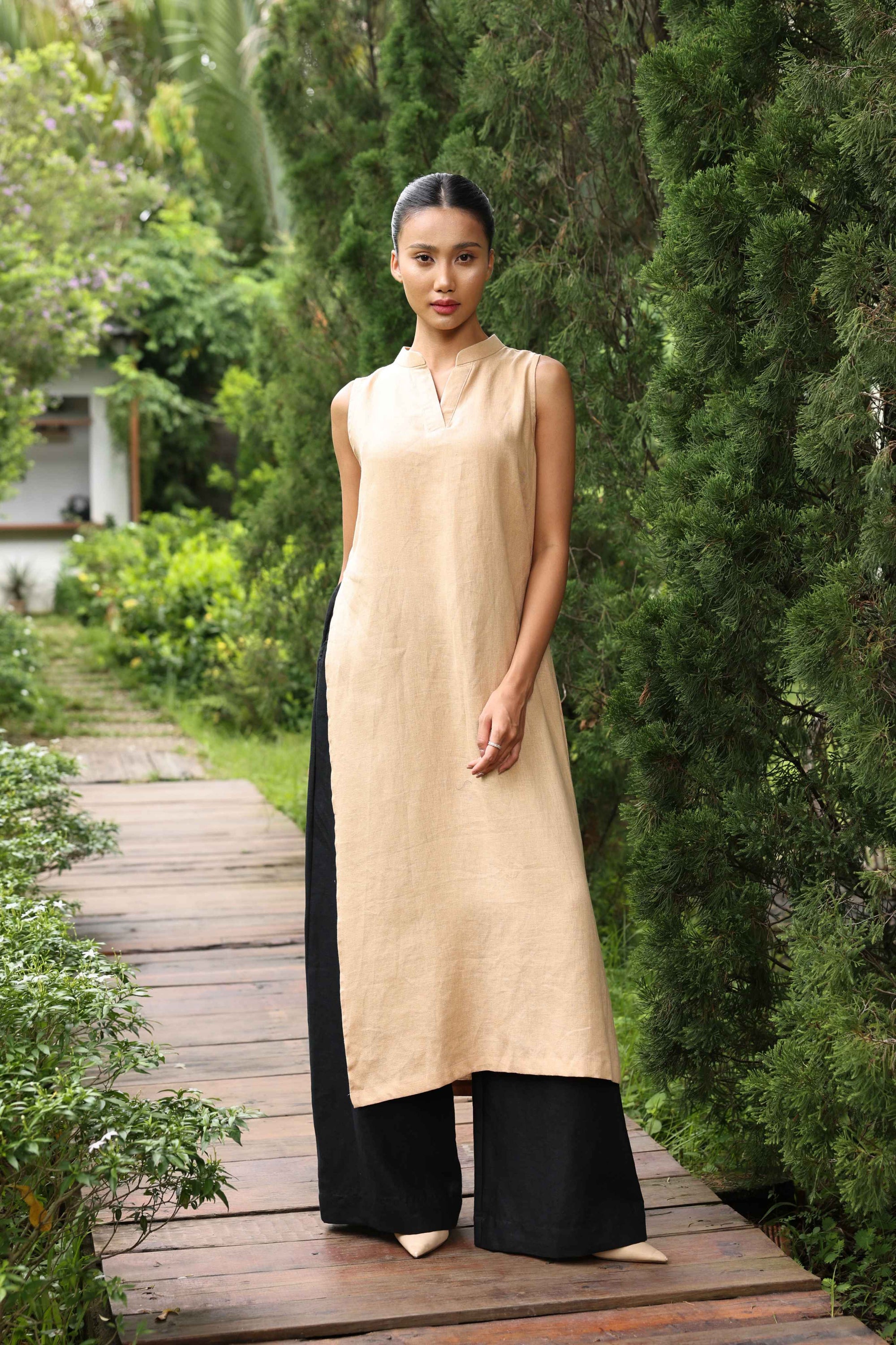 Linen sleeveless Vietnamese tunic