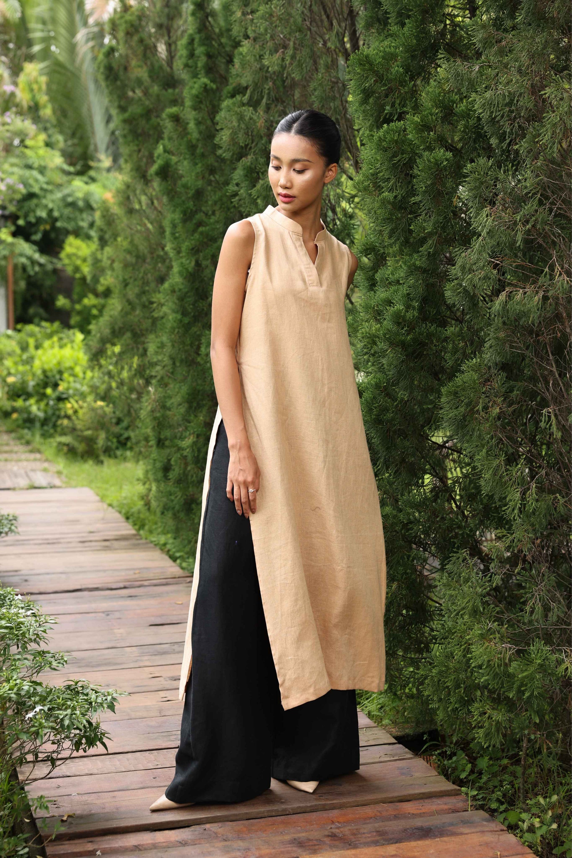 Linen sleeveless Vietnamese tunic