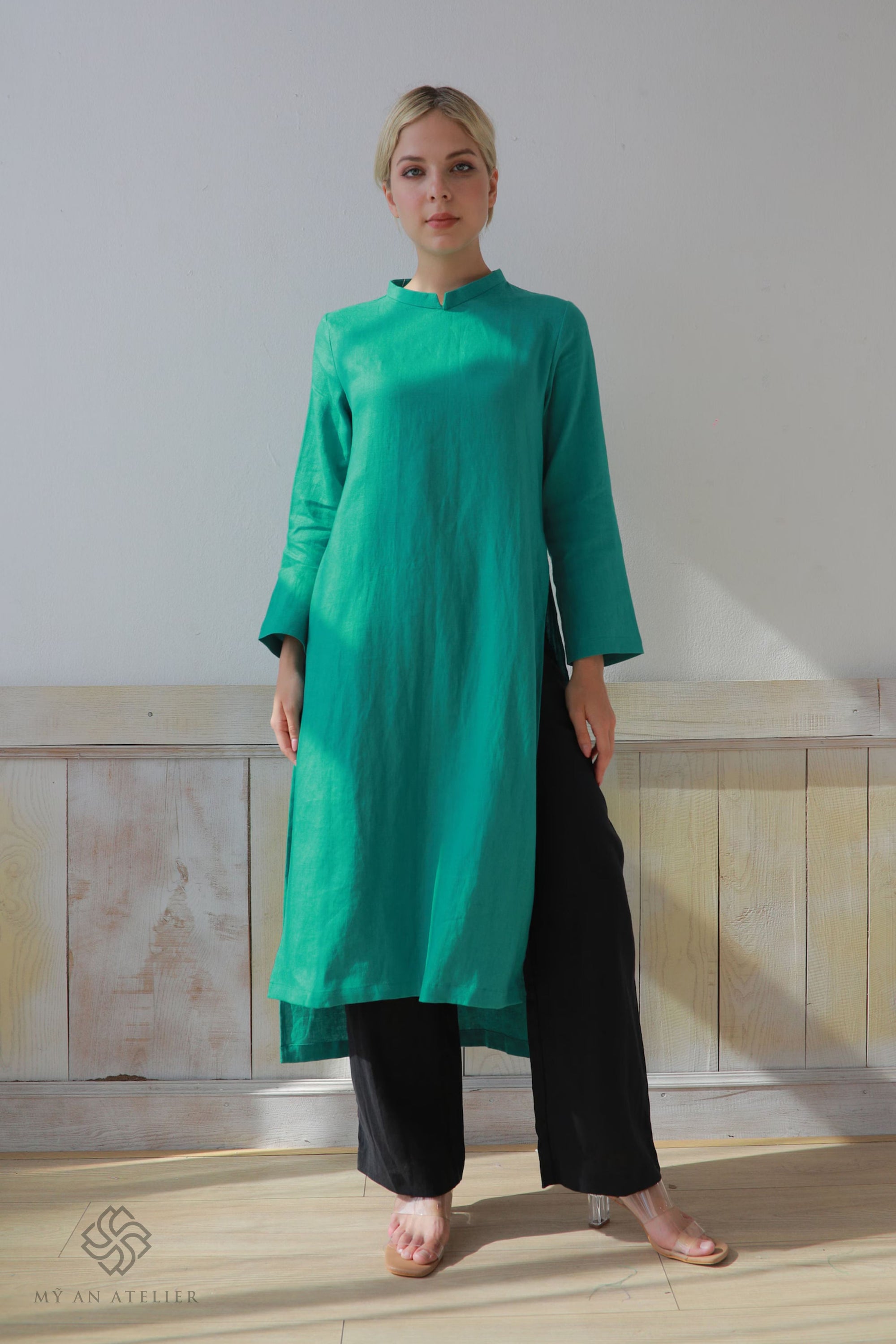 Linen traditional Vietnamese tunic