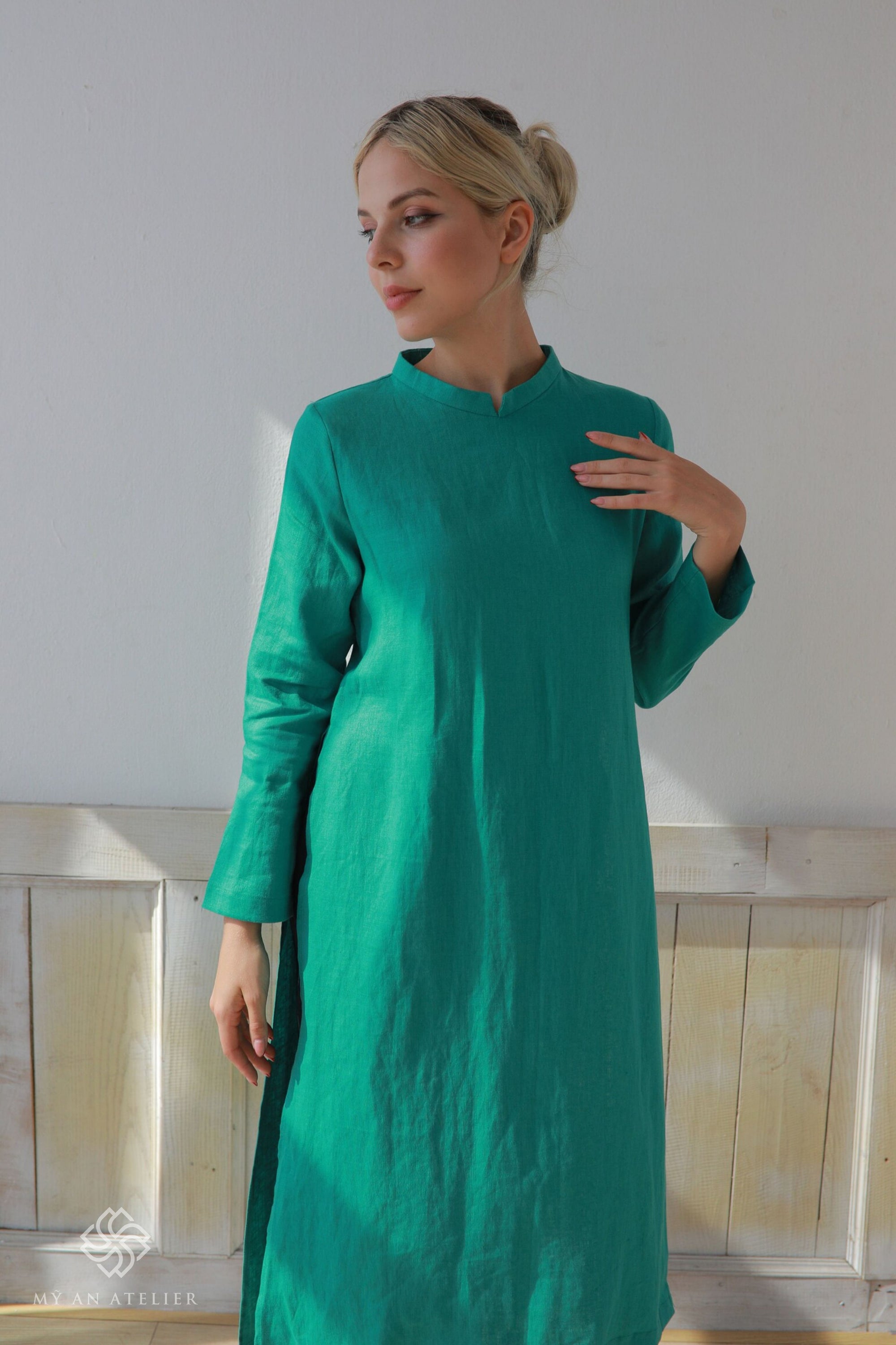 Linen traditional Vietnamese tunic
