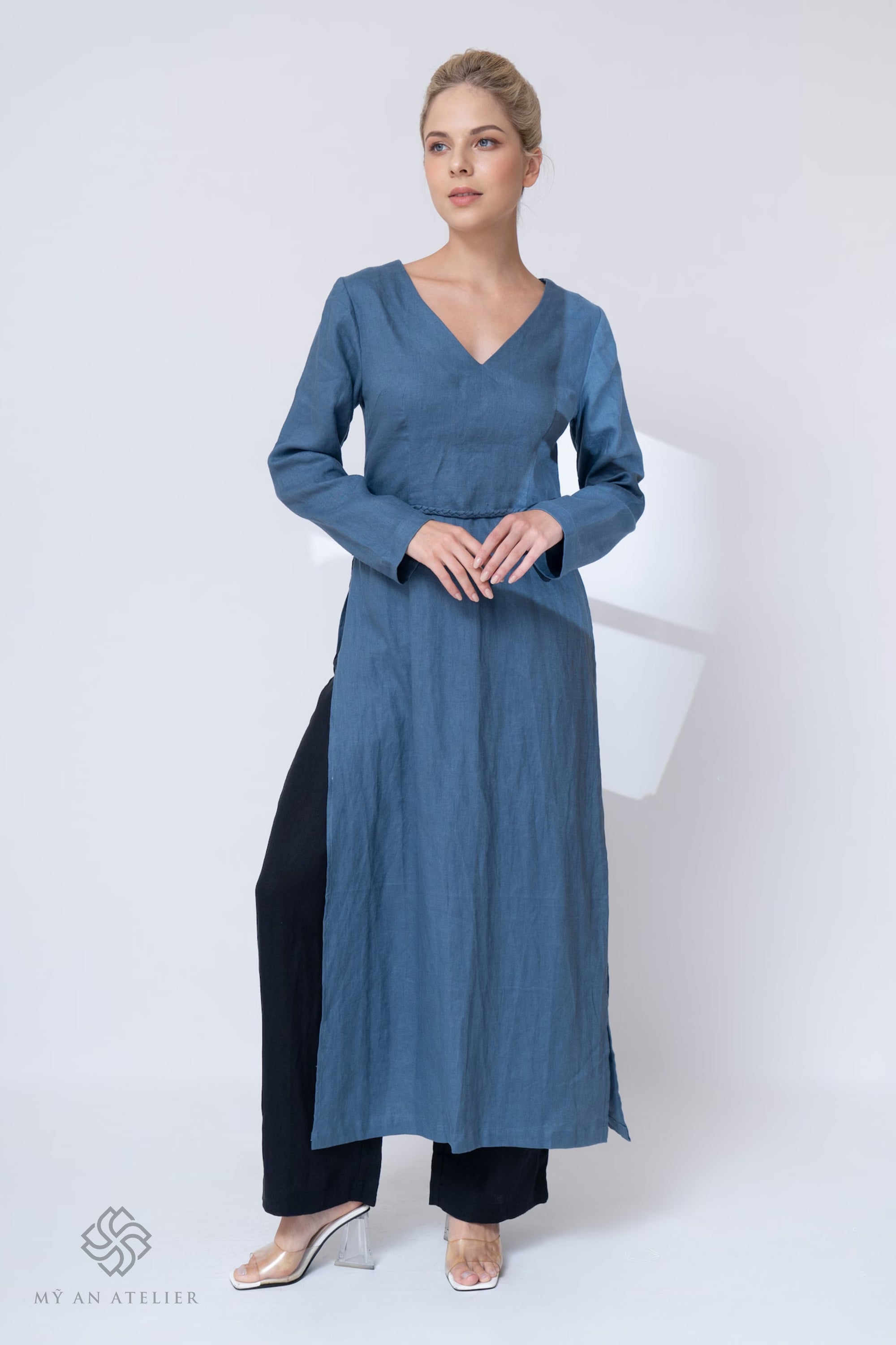 Linen V-neck ao dai tunic