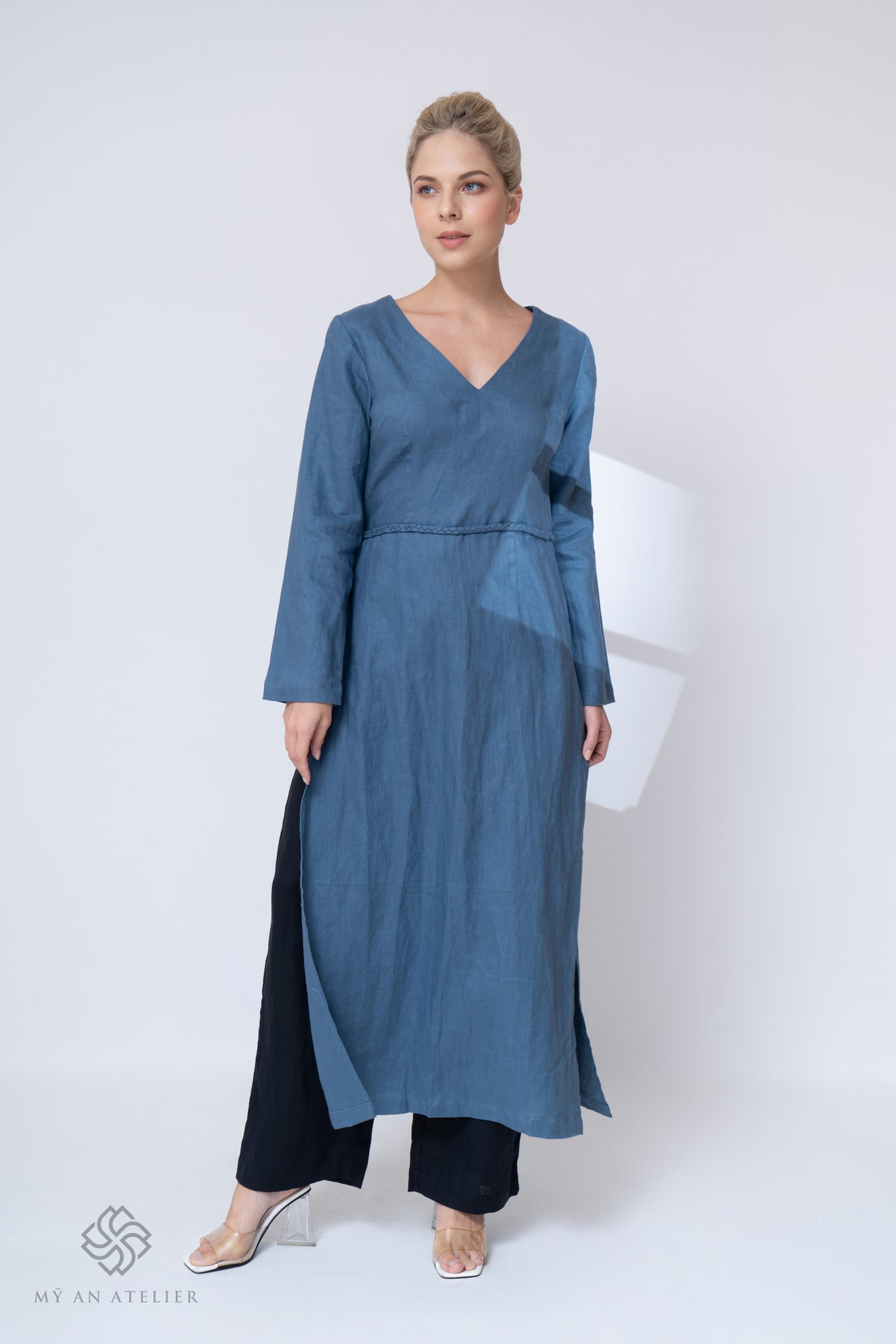 Linen V-neck ao dai tunic