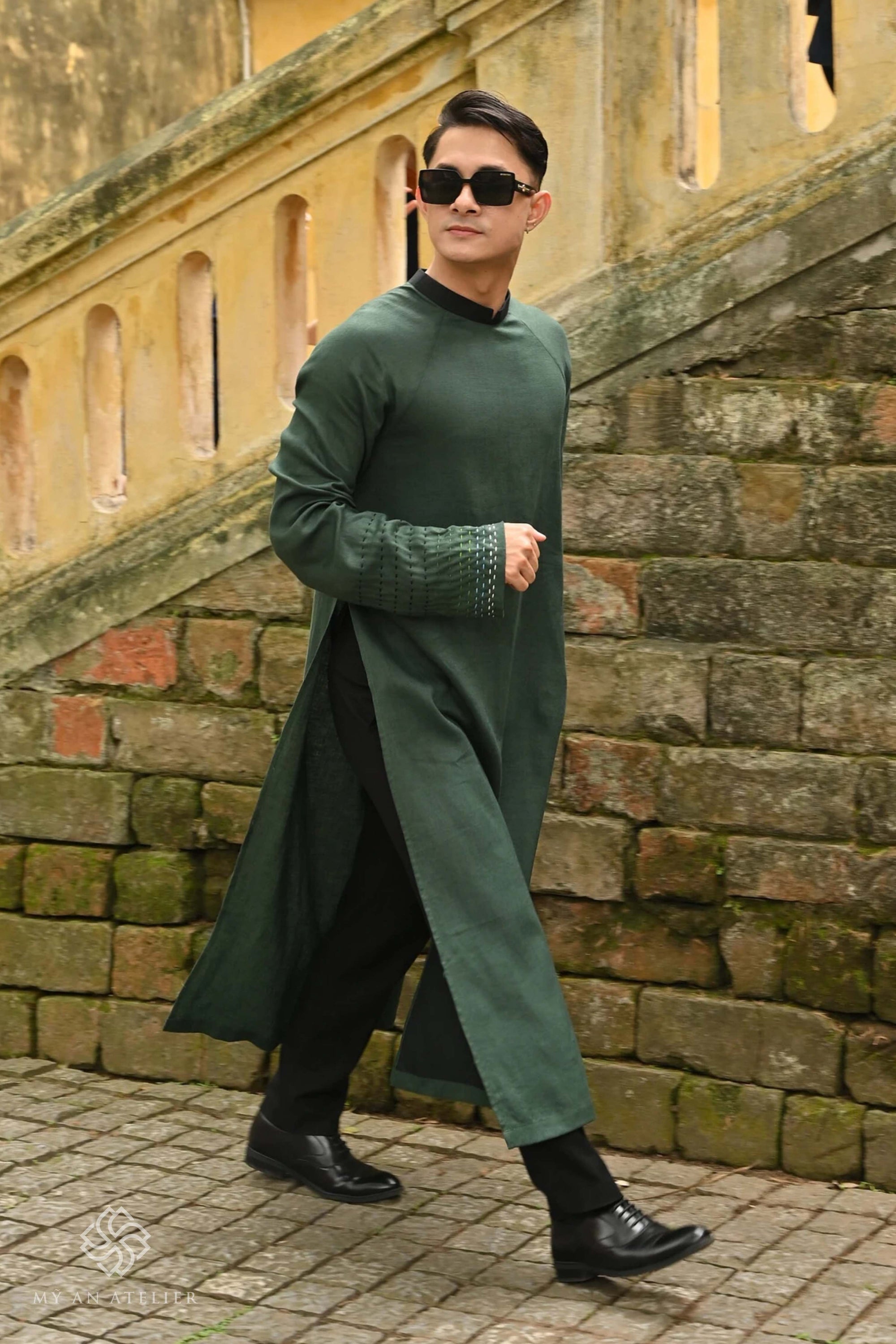 Linen Vietnamese men ao dai