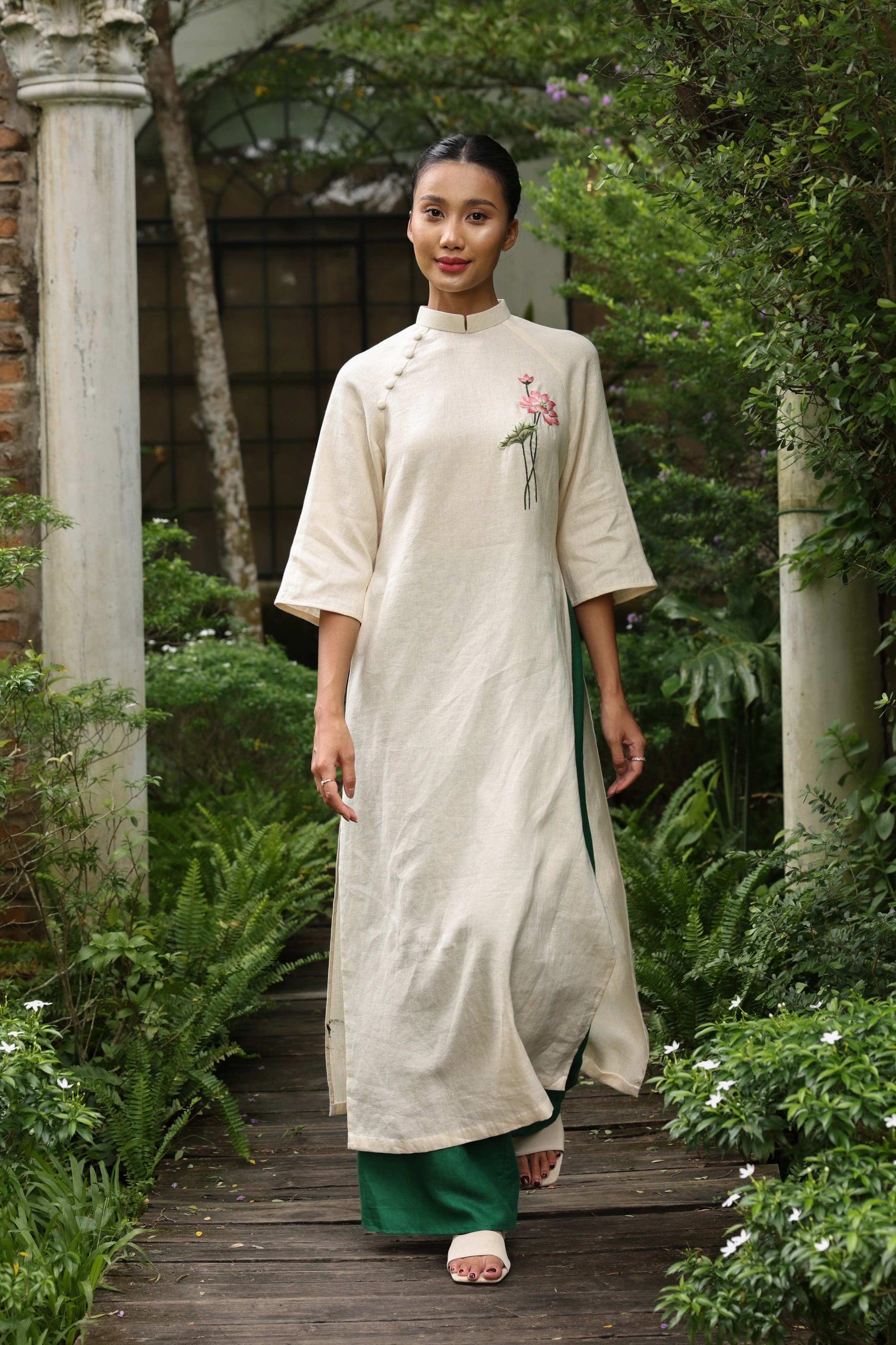 Linen Vietnamese traditional dress