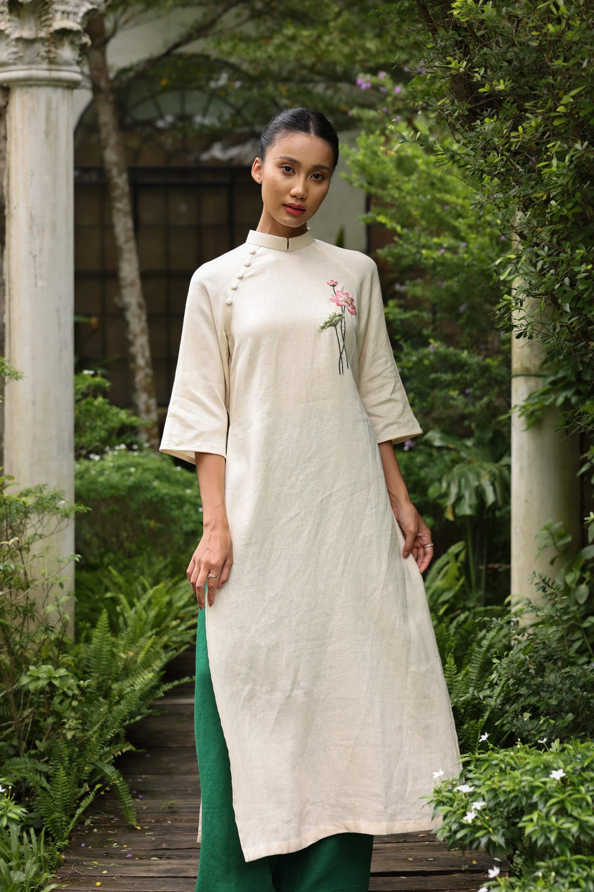 Linen Vietnamese traditional dress