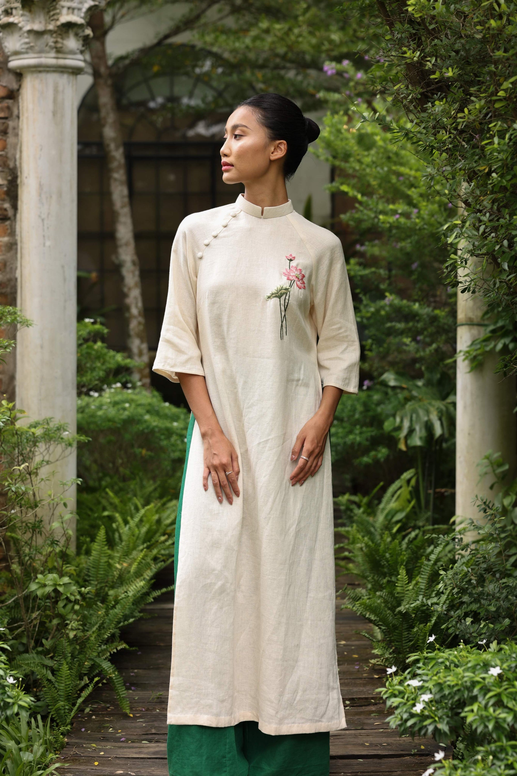 Linen Vietnamese traditional dress