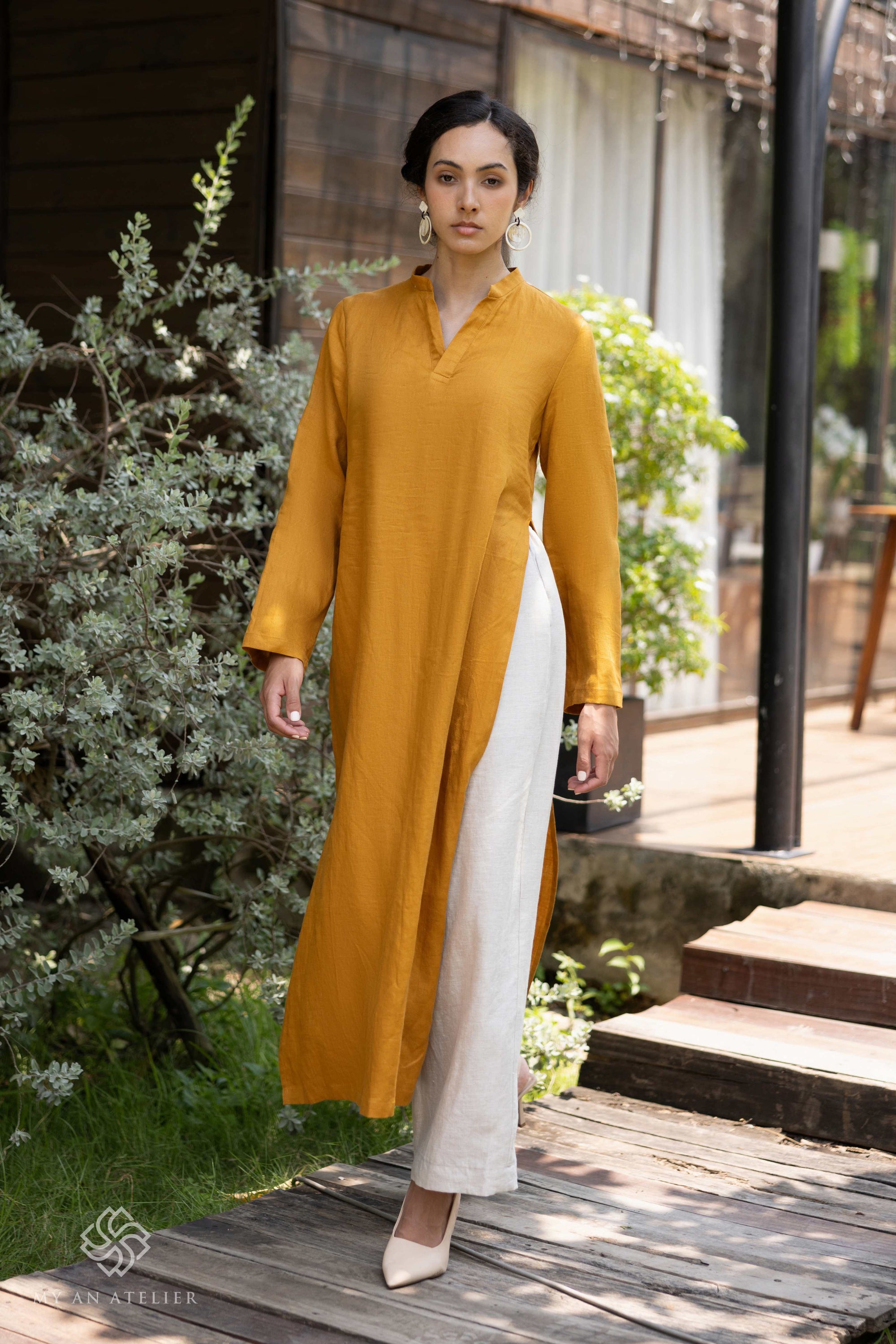 Linen traditional Vietnamese tunic