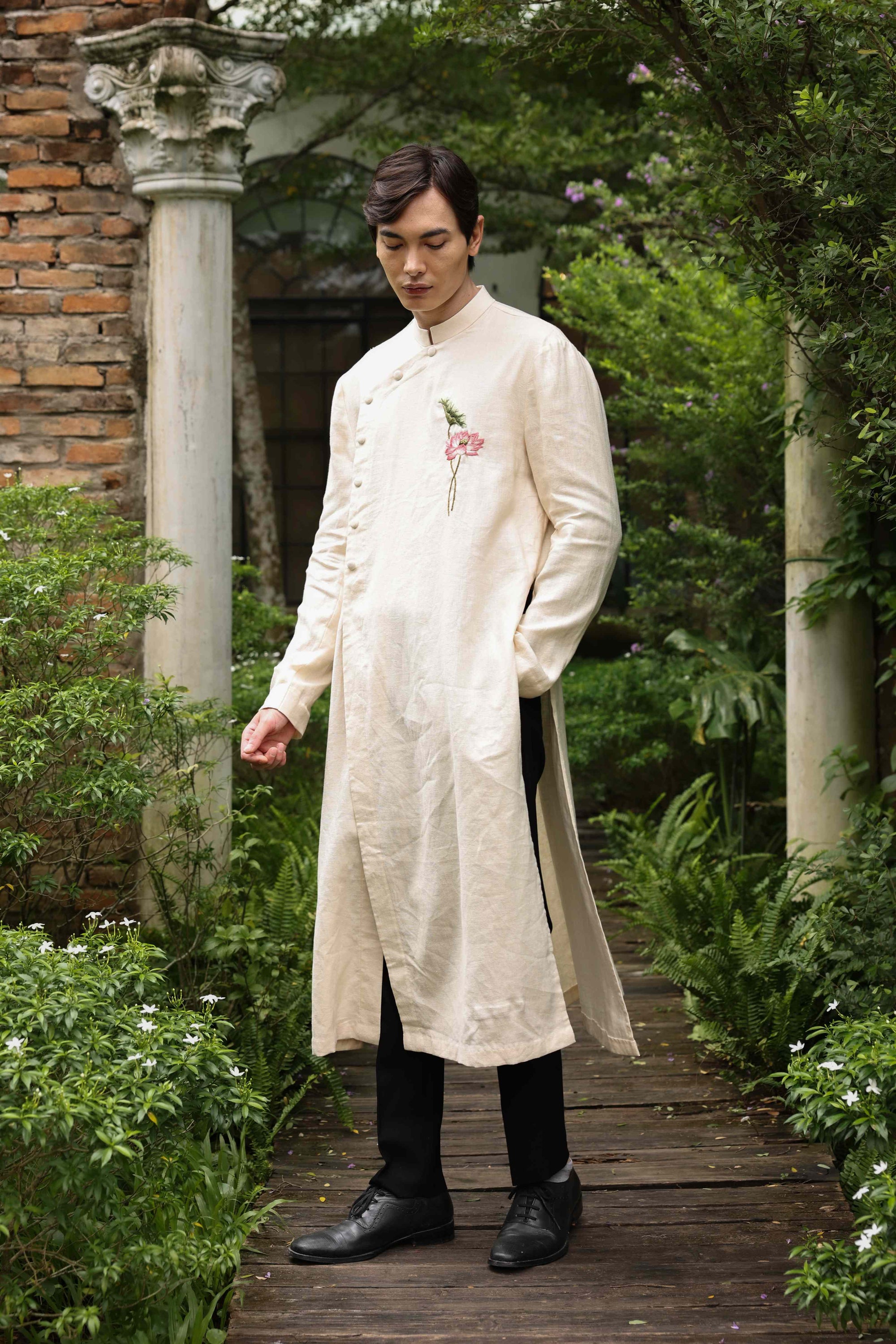 Men’s linen Vietnamese ao dai