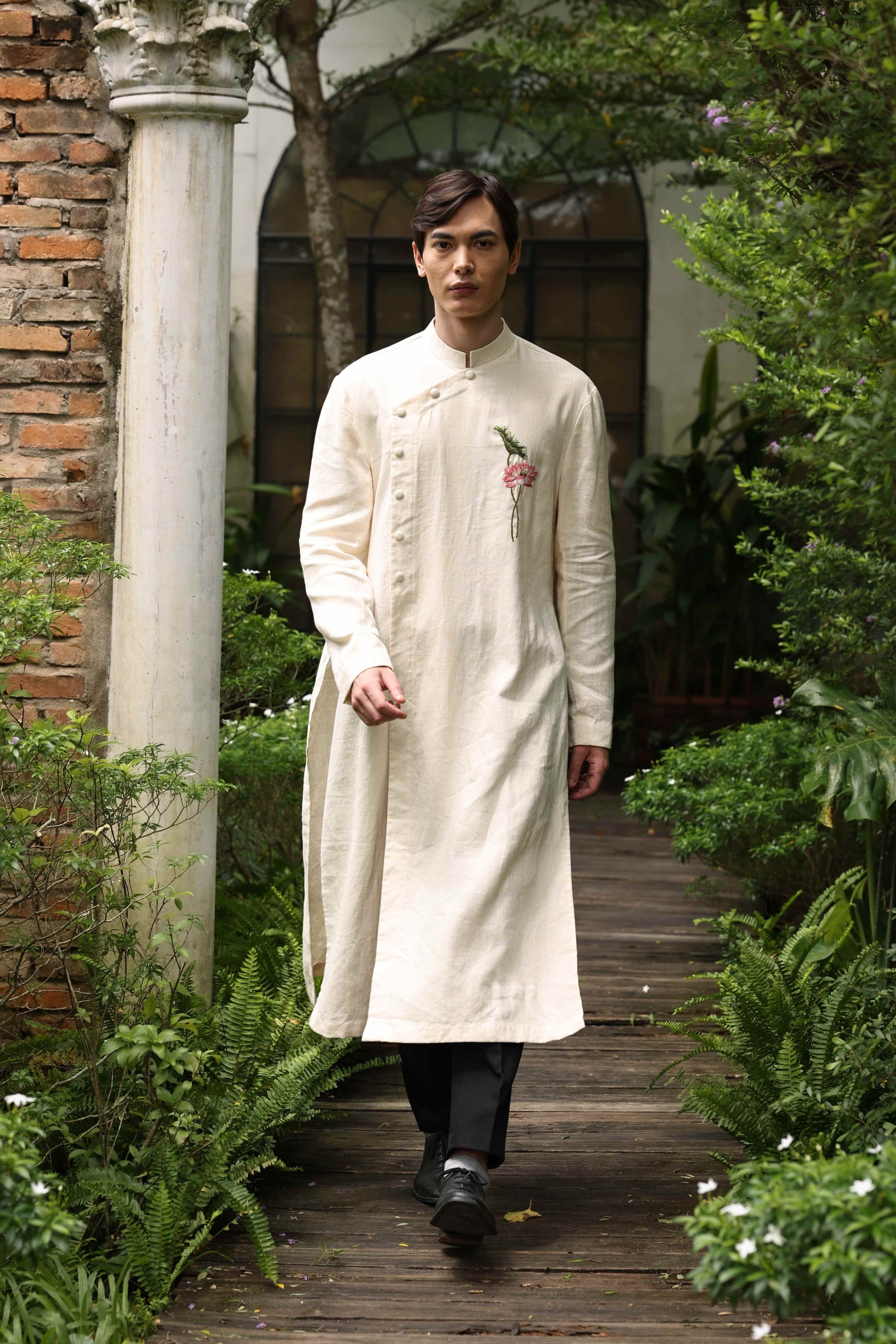 Men’s linen Vietnamese ao dai