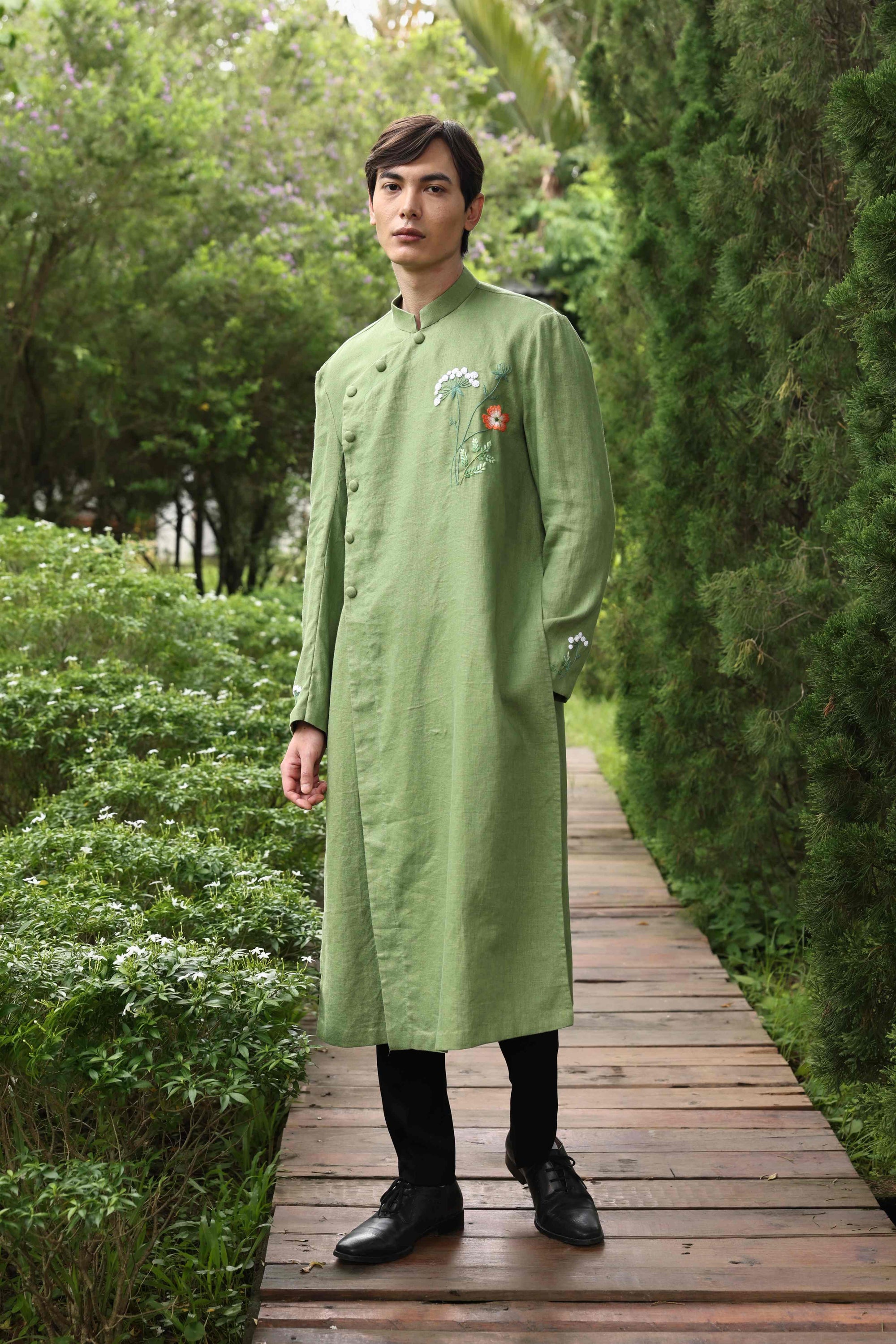 Men’s traditional Vietnamese attire