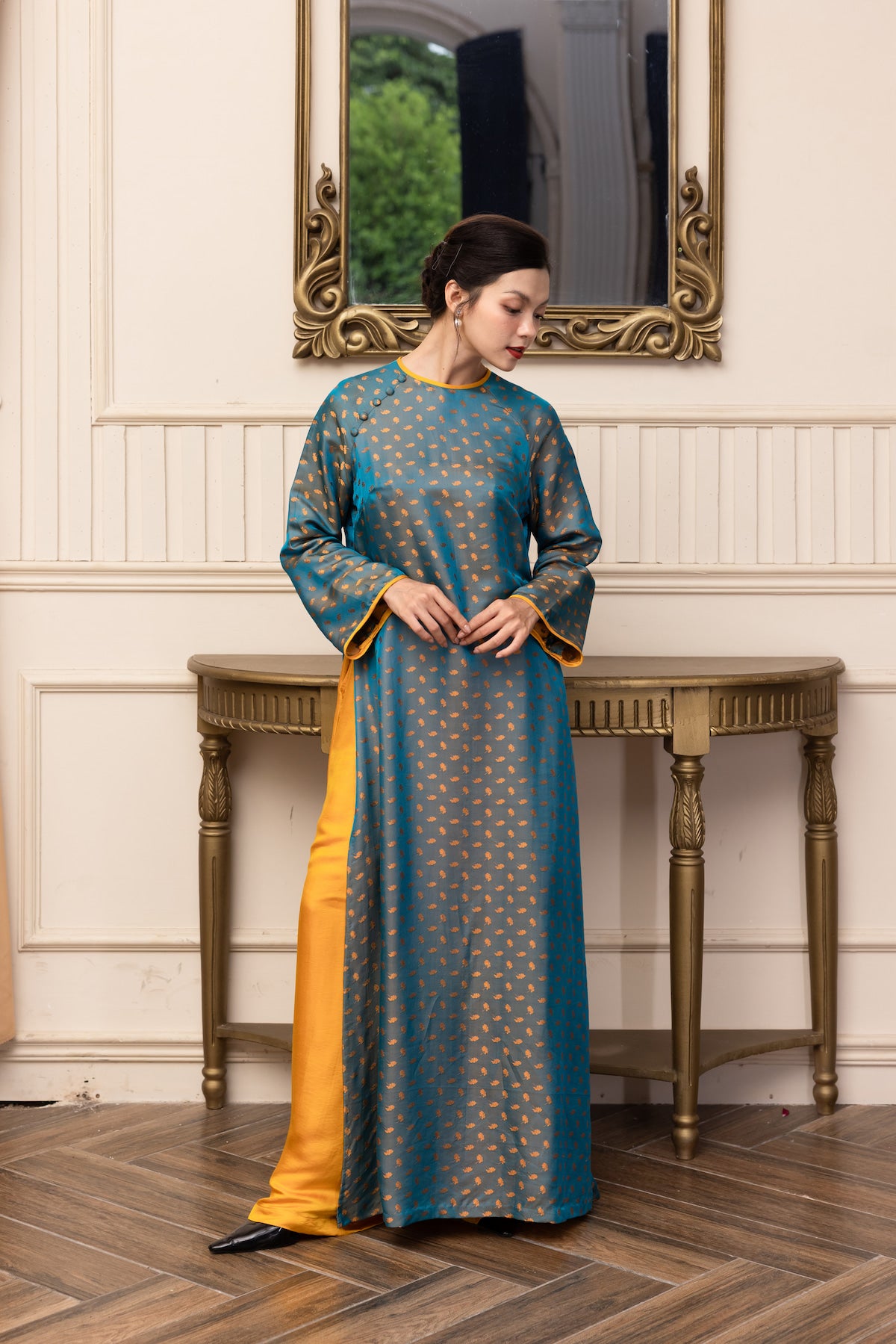 Modern silk ao dai