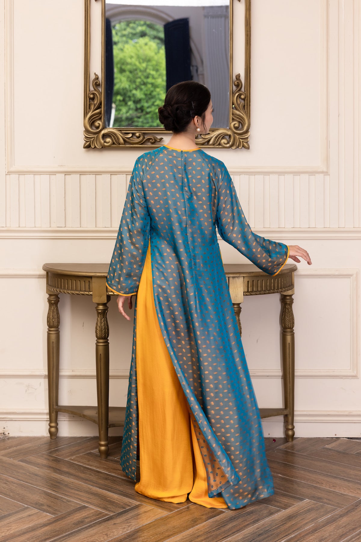 Modern silk ao dai
