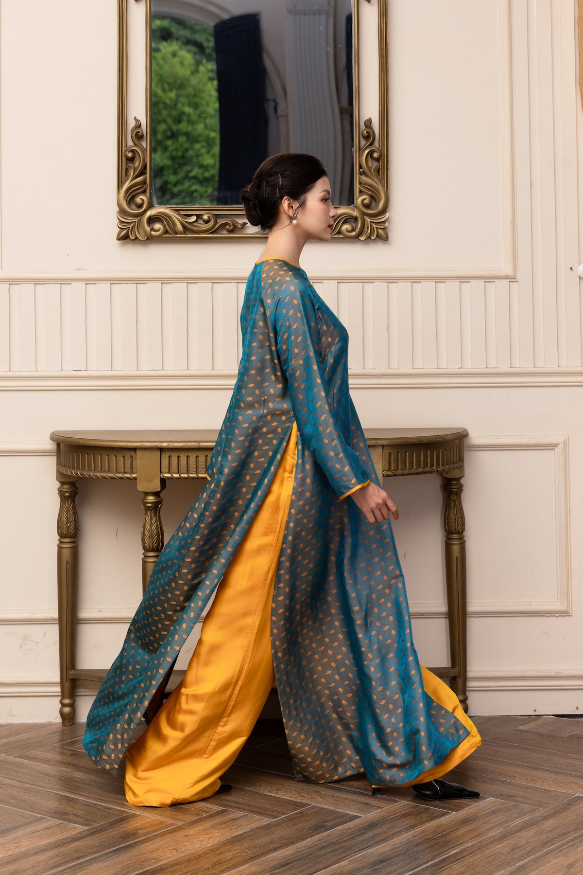 Modern silk ao dai