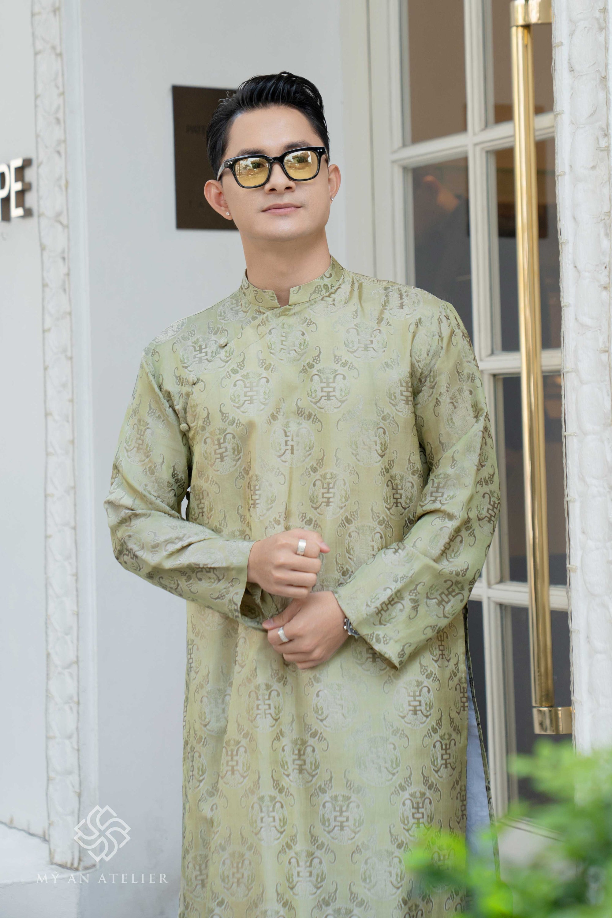 Mulberry silk men Vietnamese ao dai