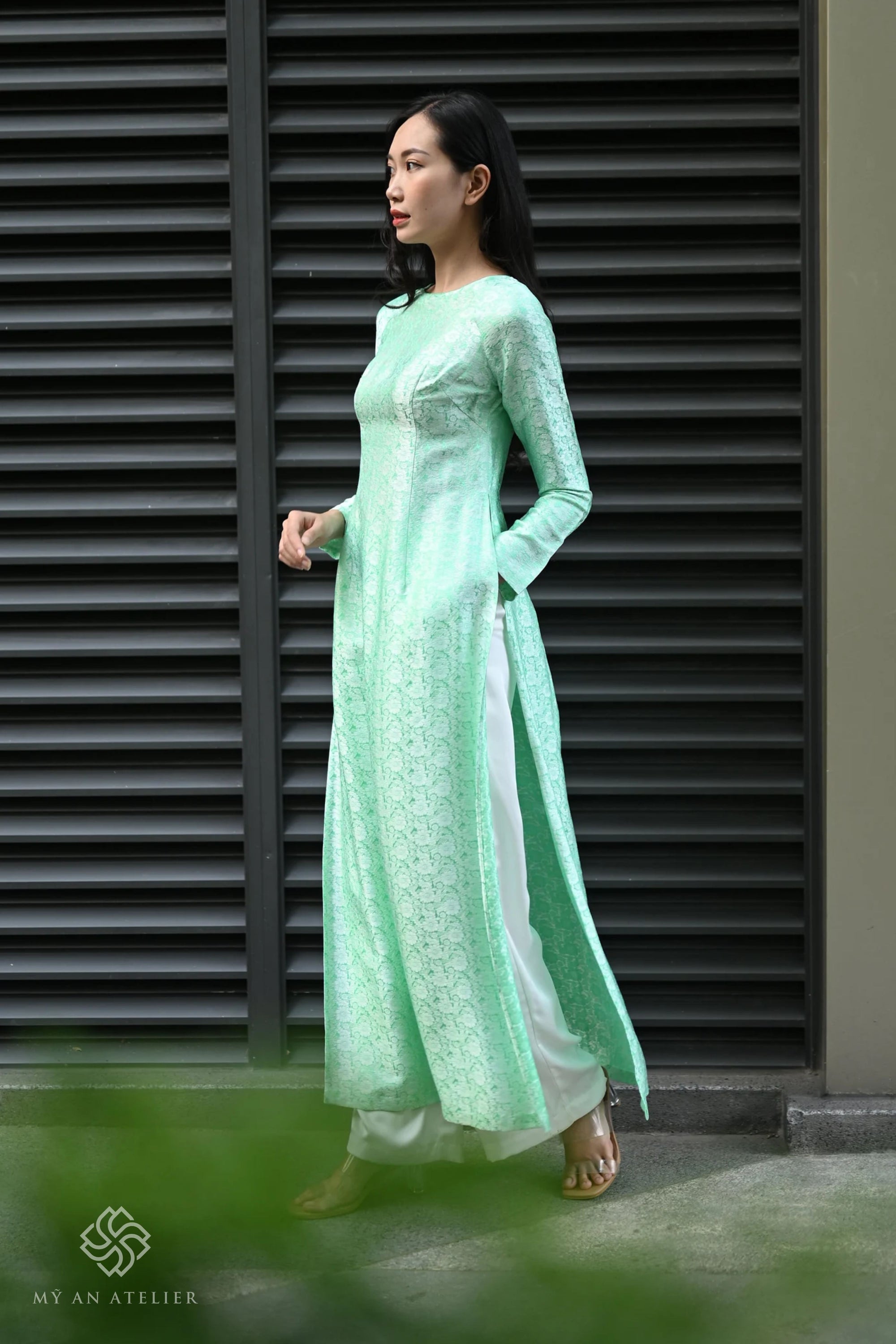 Mulberry silk Vietnam costume for female