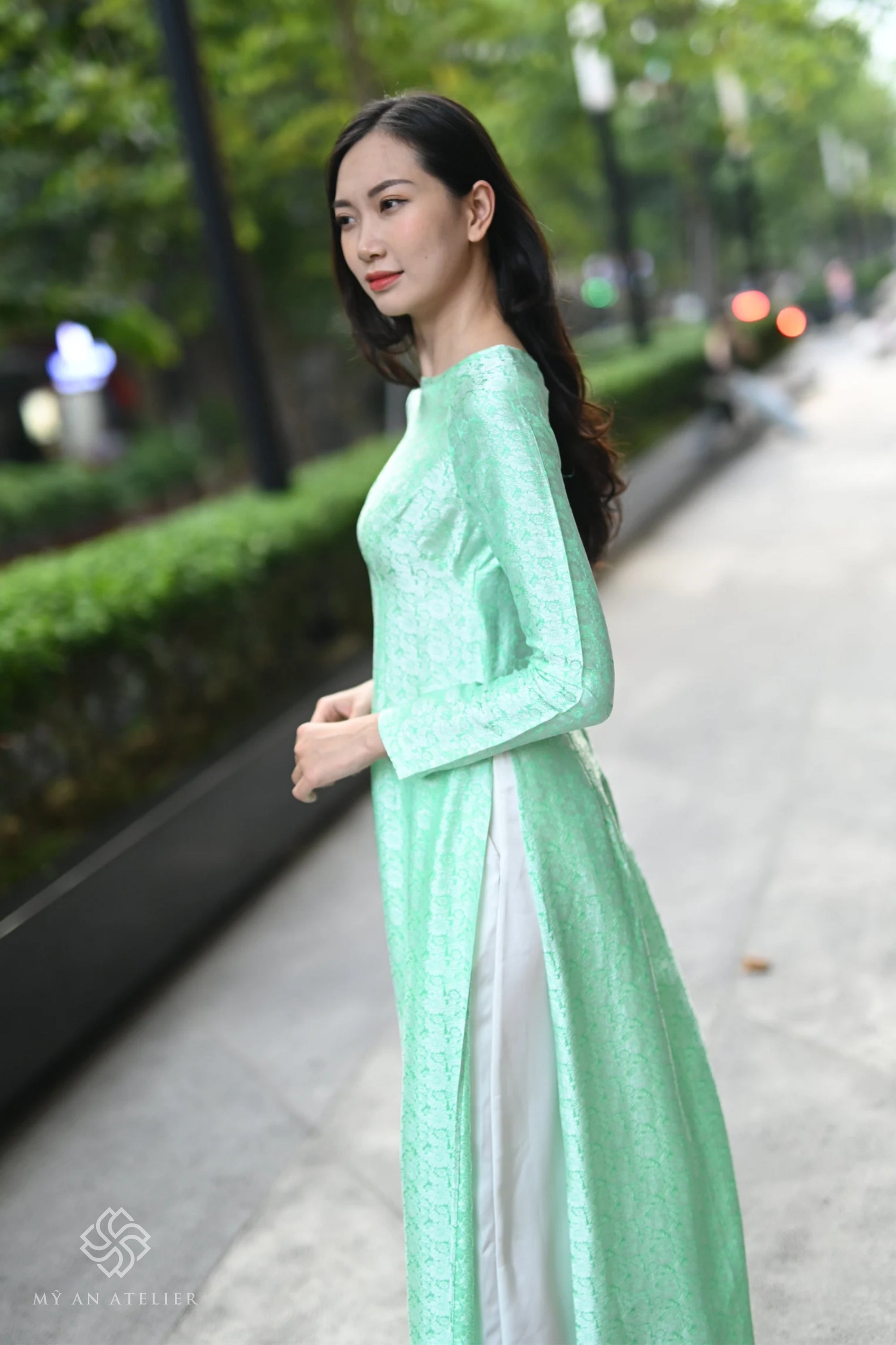 Mulberry silk Vietnam costume for female