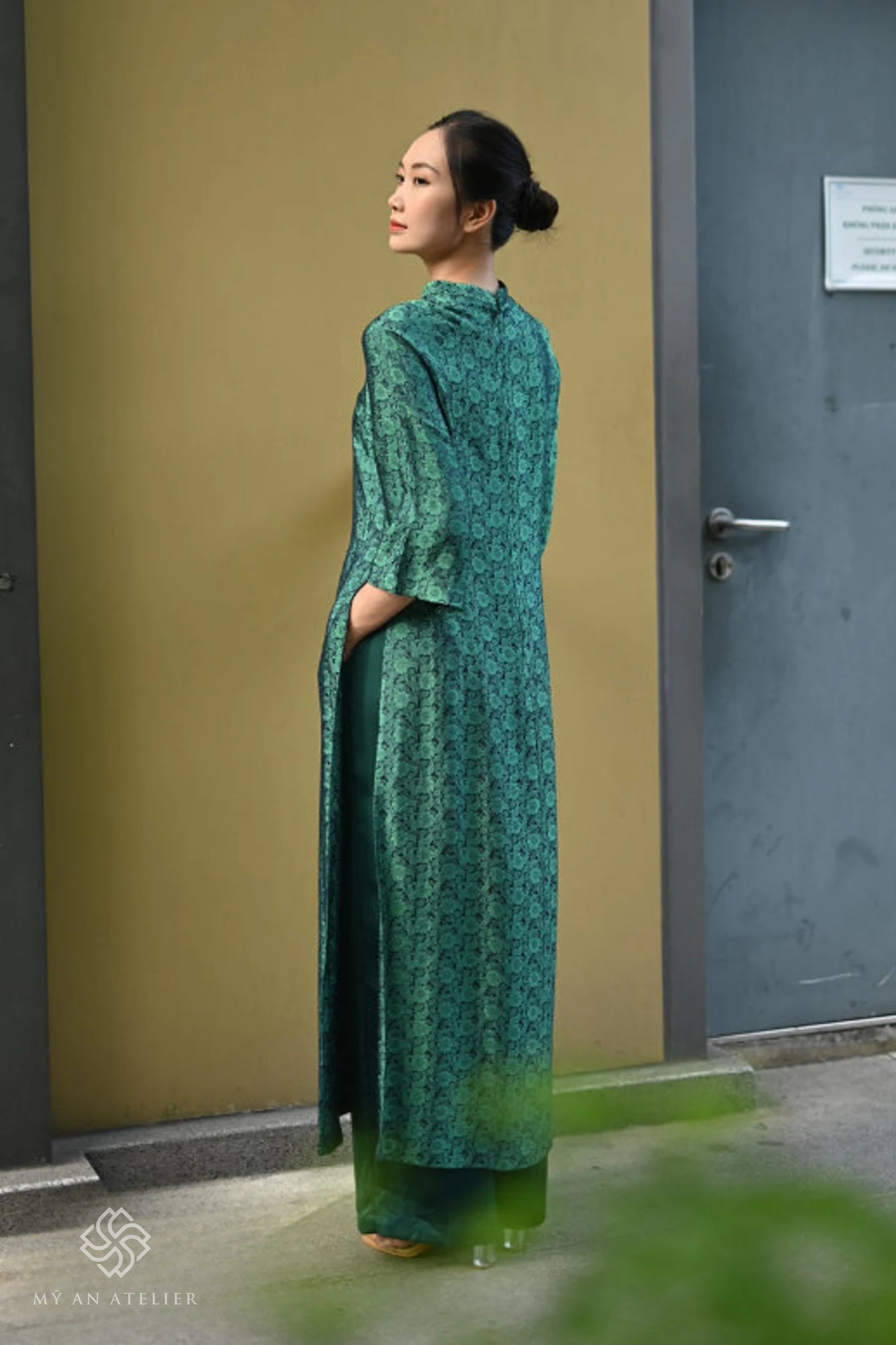 Mulberry silk Vietnamese dress modern