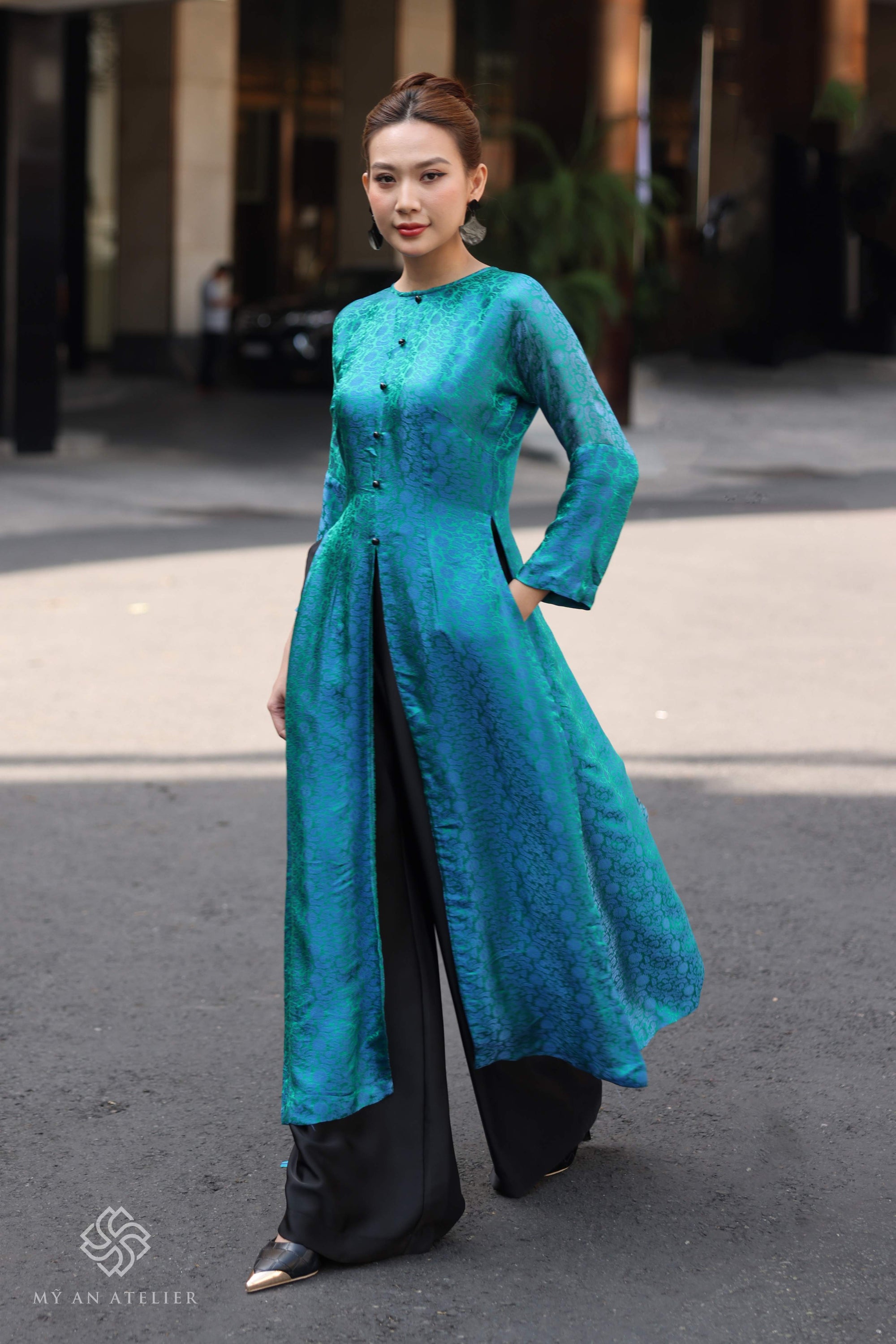 Mulberry silk Vietnamese female dress