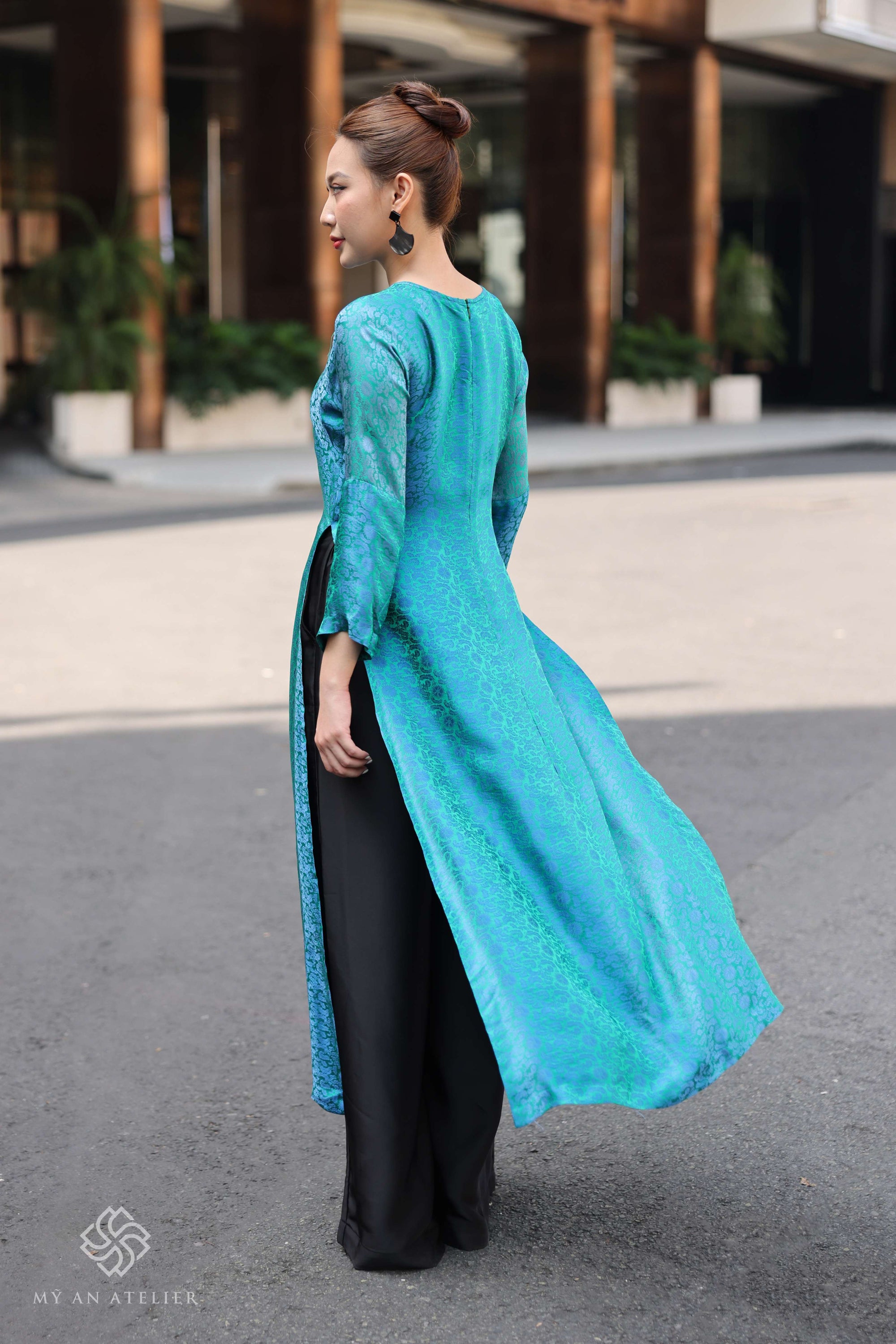 Mulberry silk Vietnamese female dress