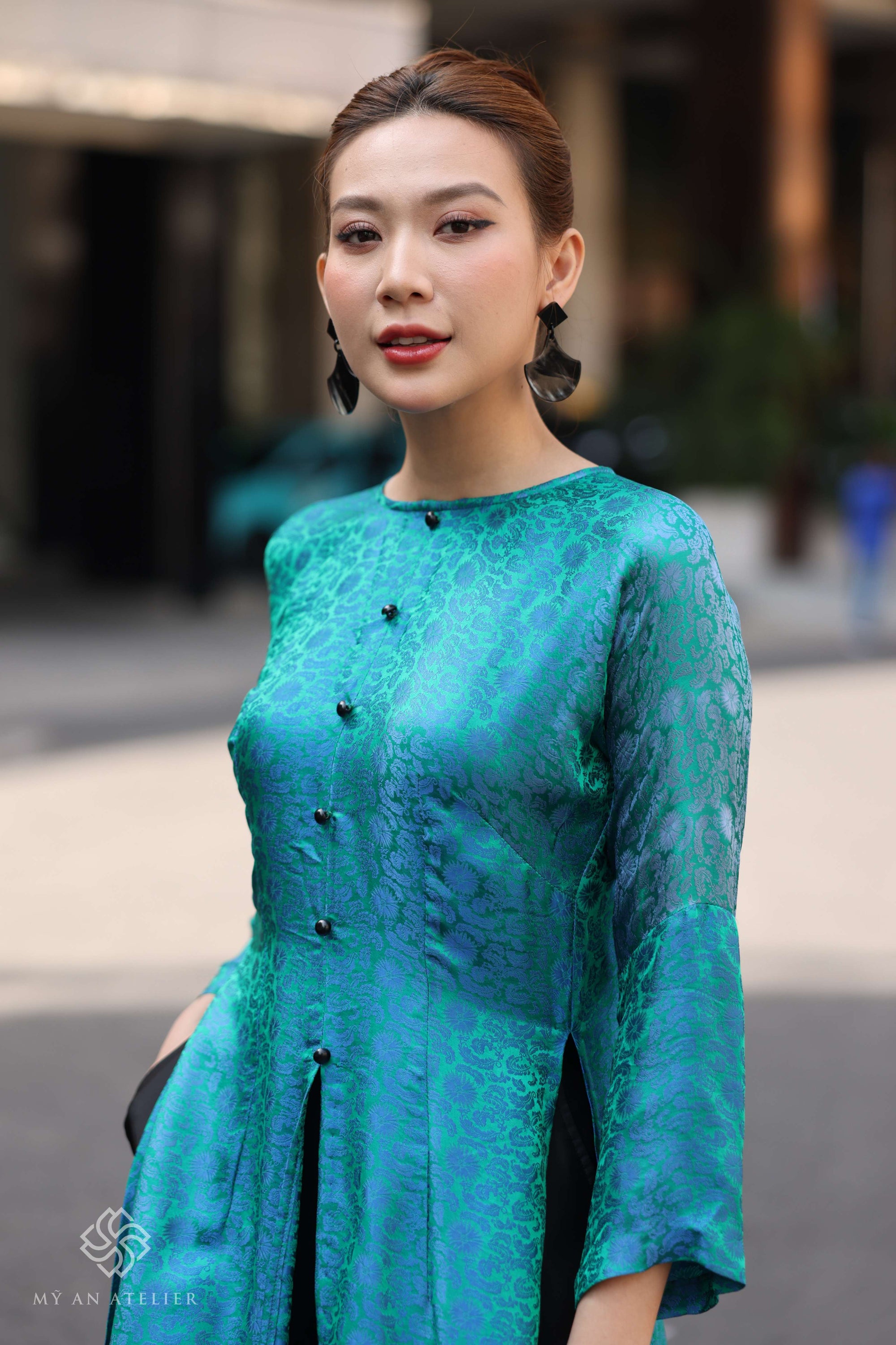 Mulberry silk Vietnamese female dress