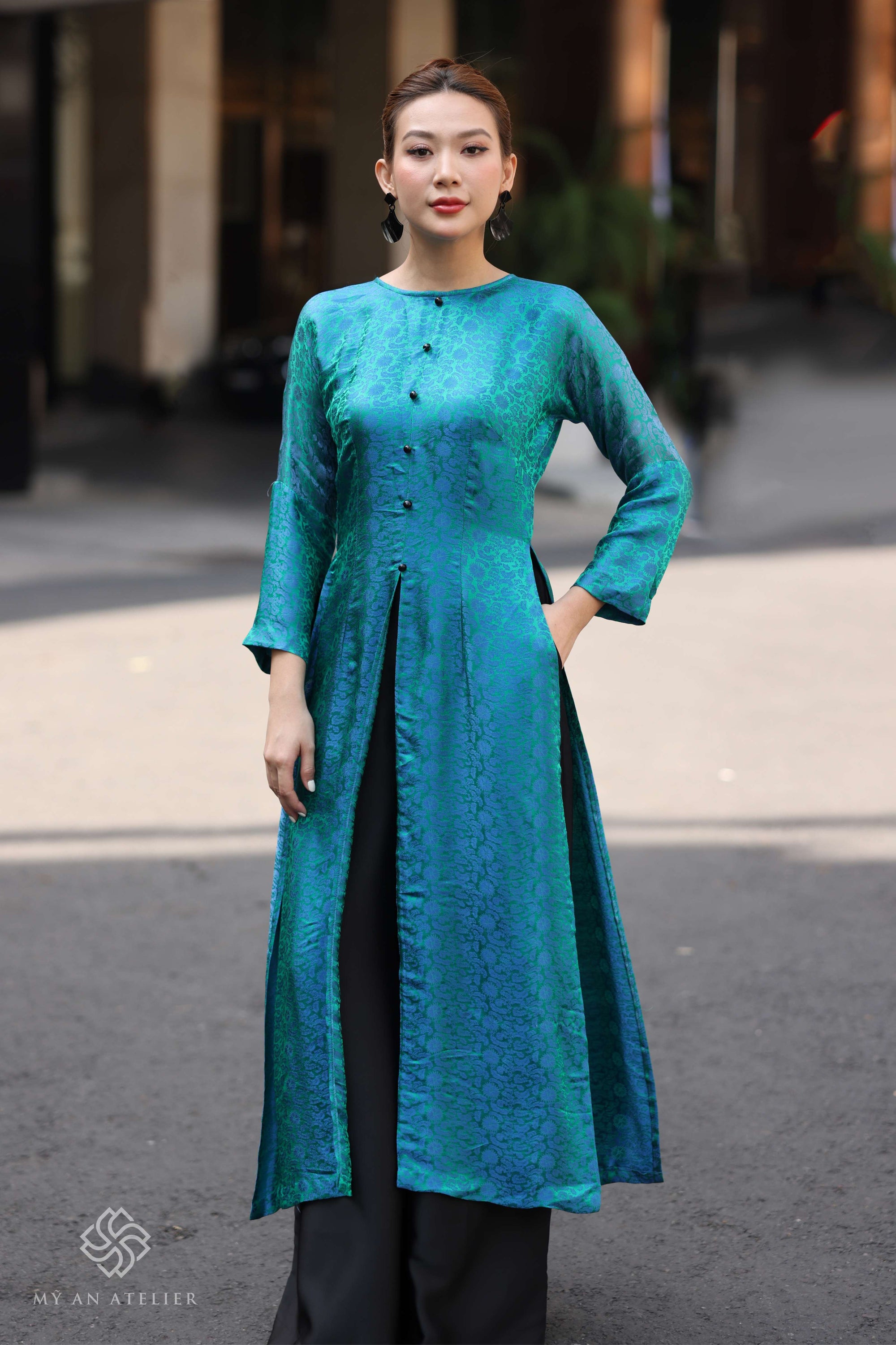 Mulberry silk Vietnamese female dress