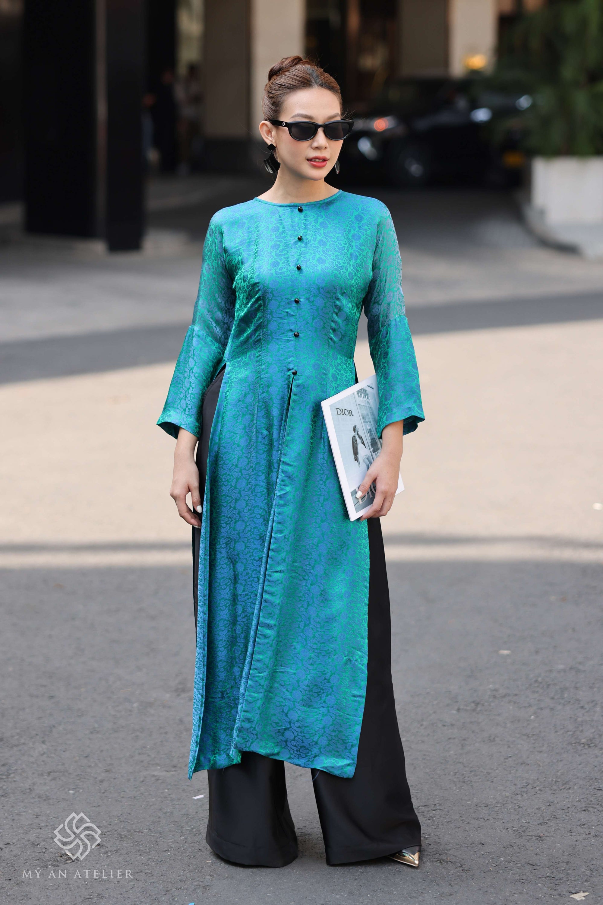 Mulberry silk Vietnamese female dress