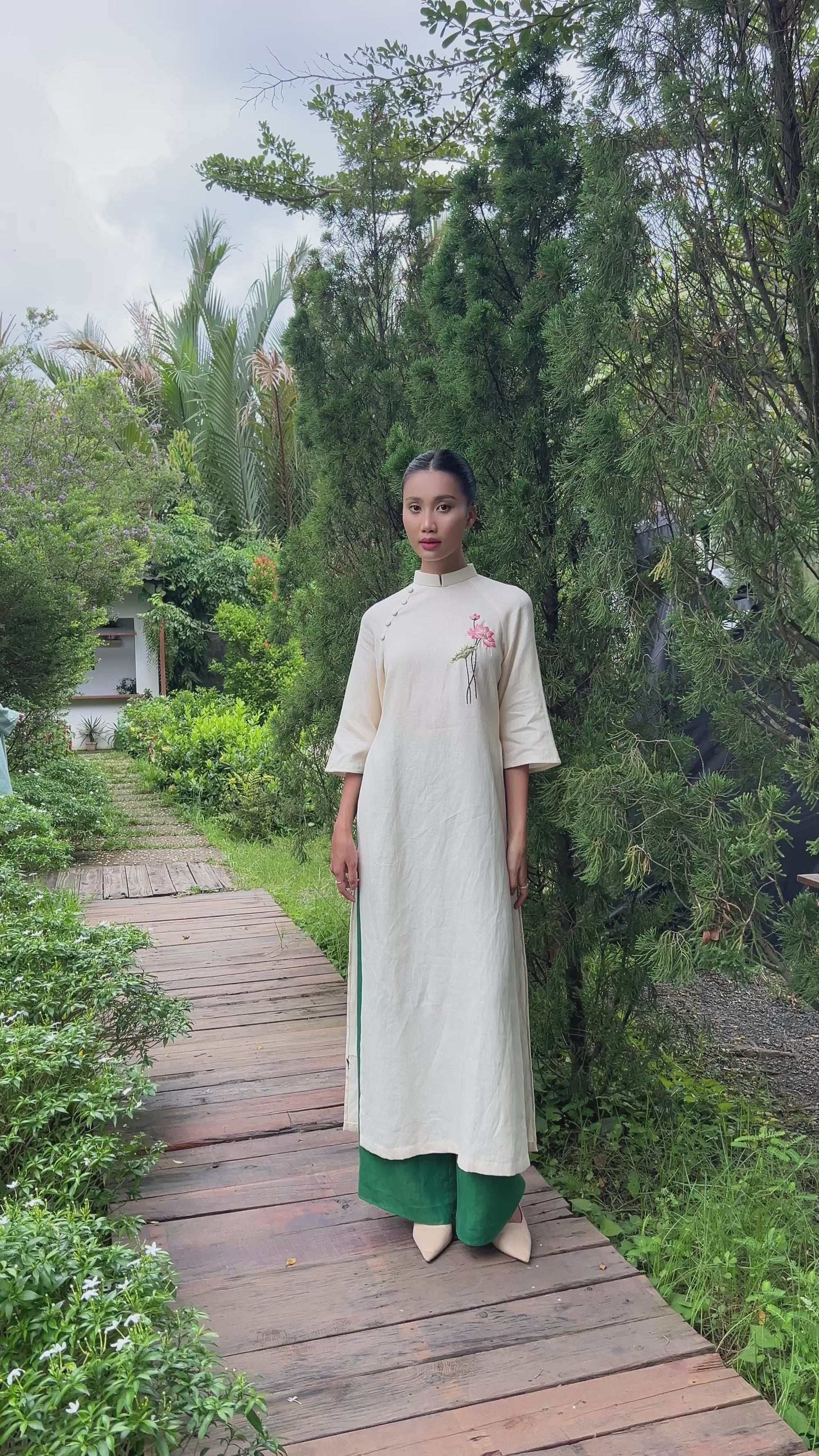 Linen Vietnamese traditional dress