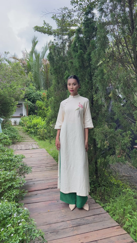 Linen Vietnamese traditional dress