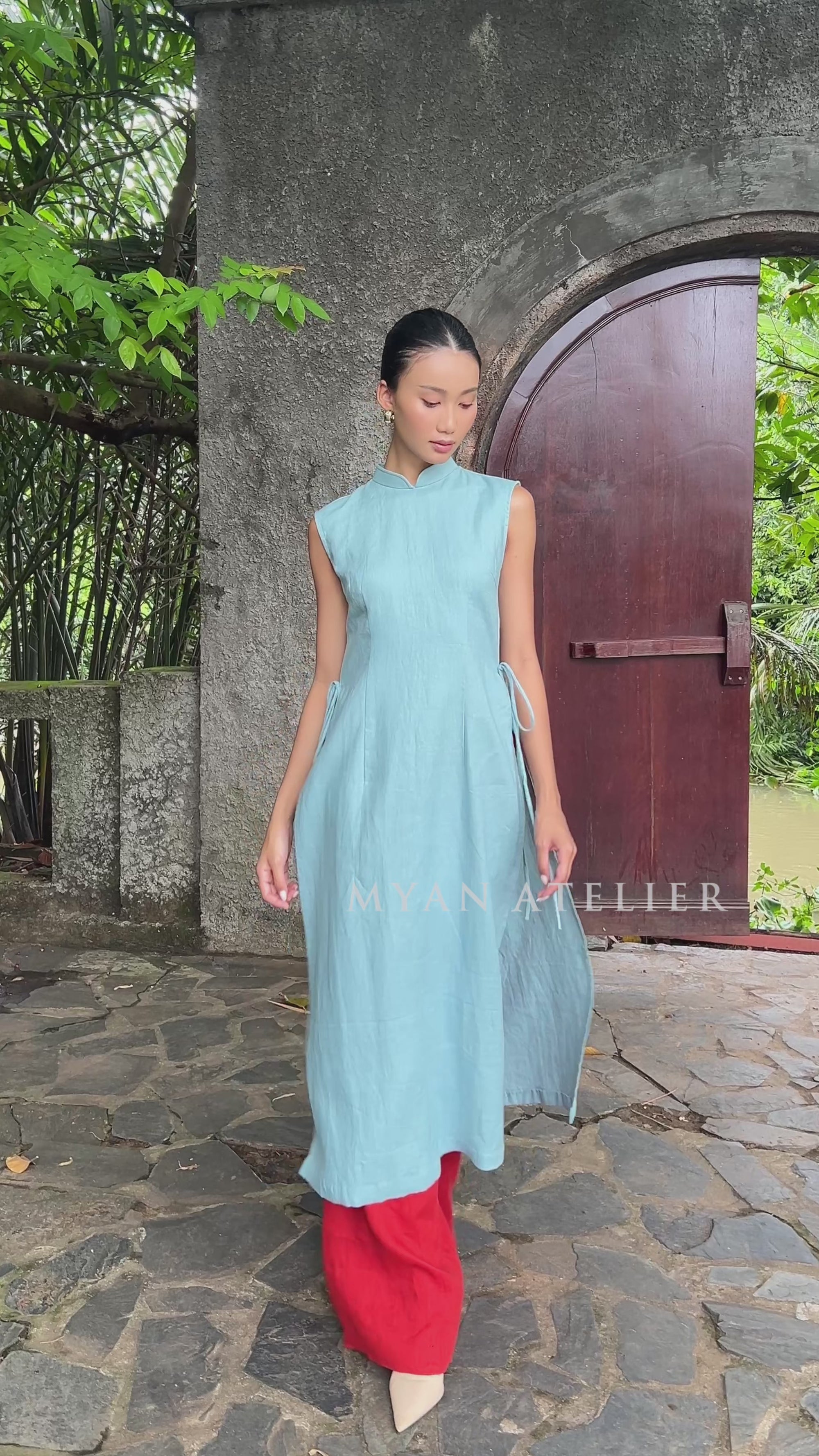 sleeveless traditional Vietnamese dress