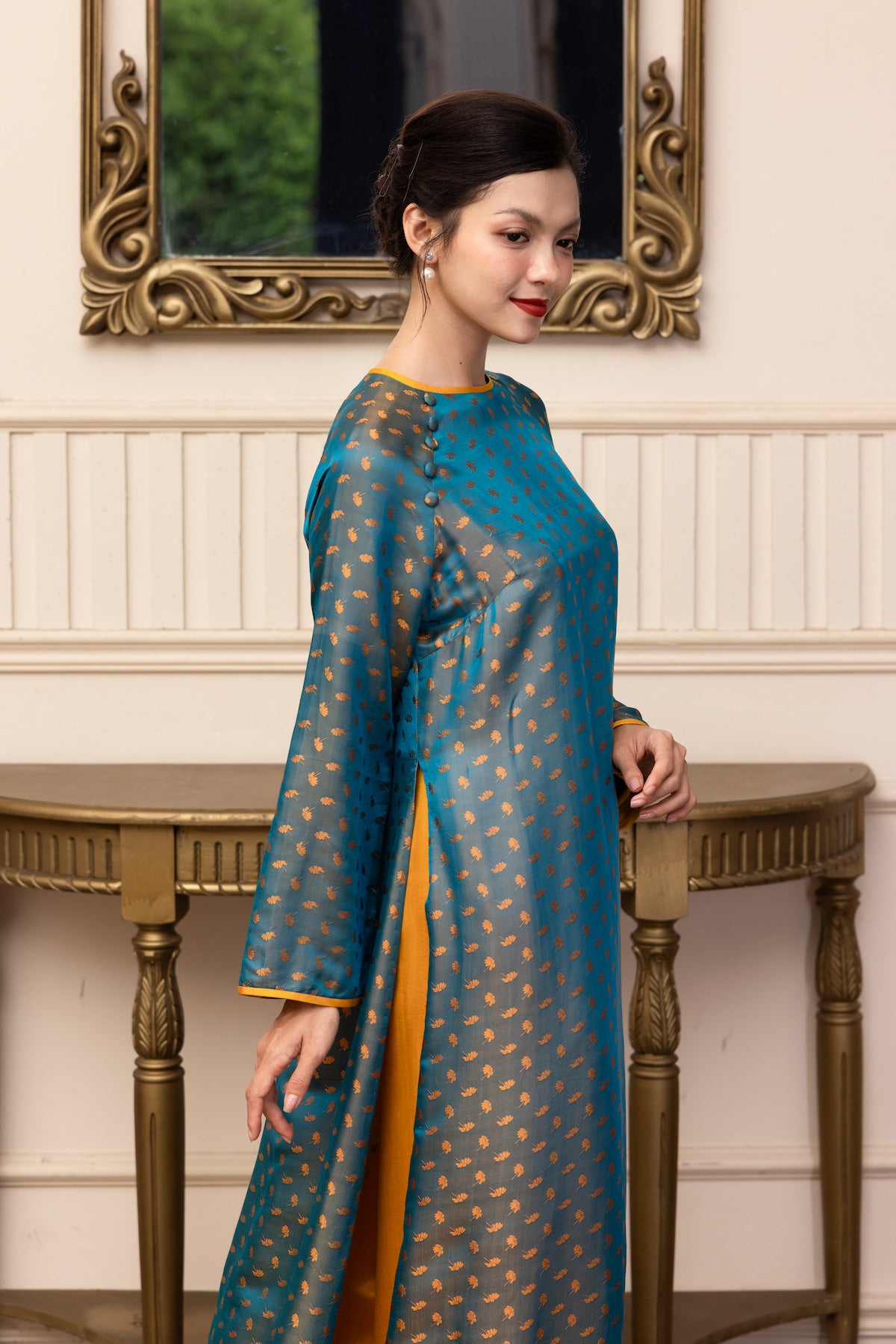 Modern silk ao dai