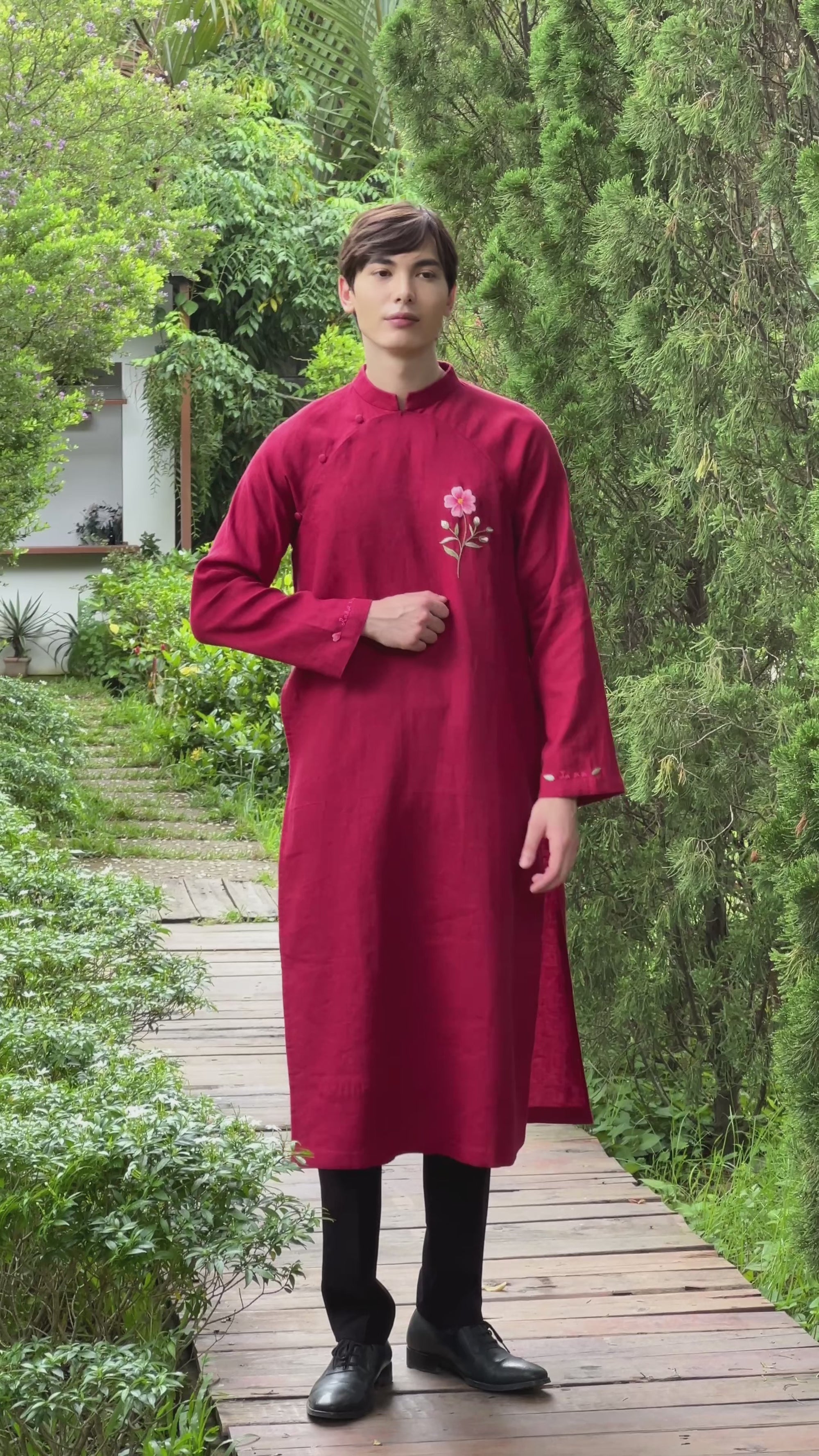 Hand-embroidered men’s long tunic