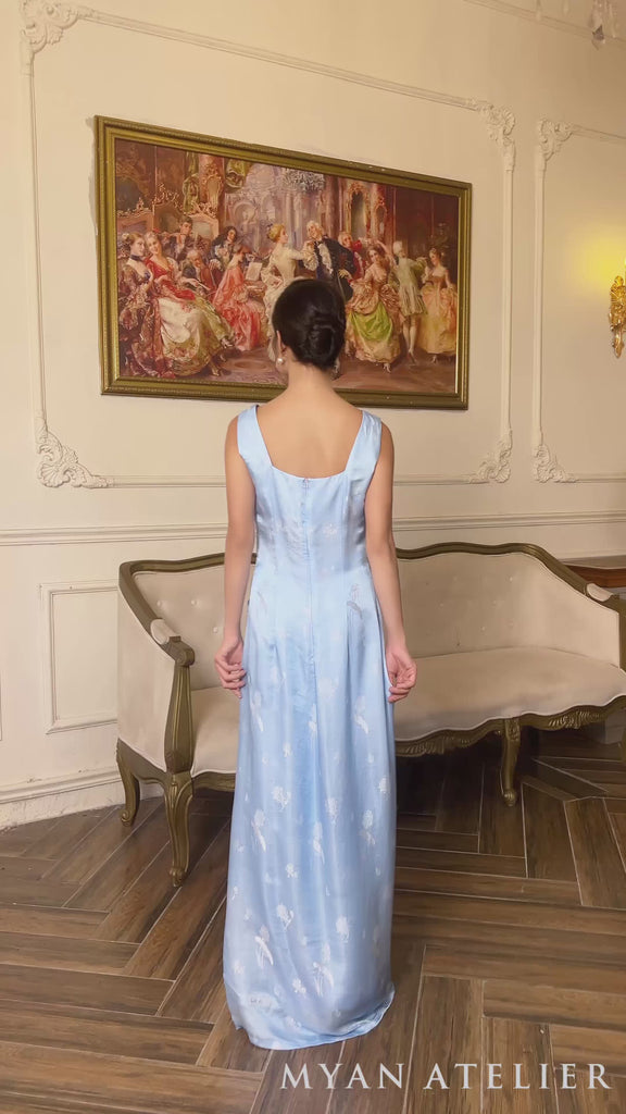 Sleeveless modernized silk ao dai