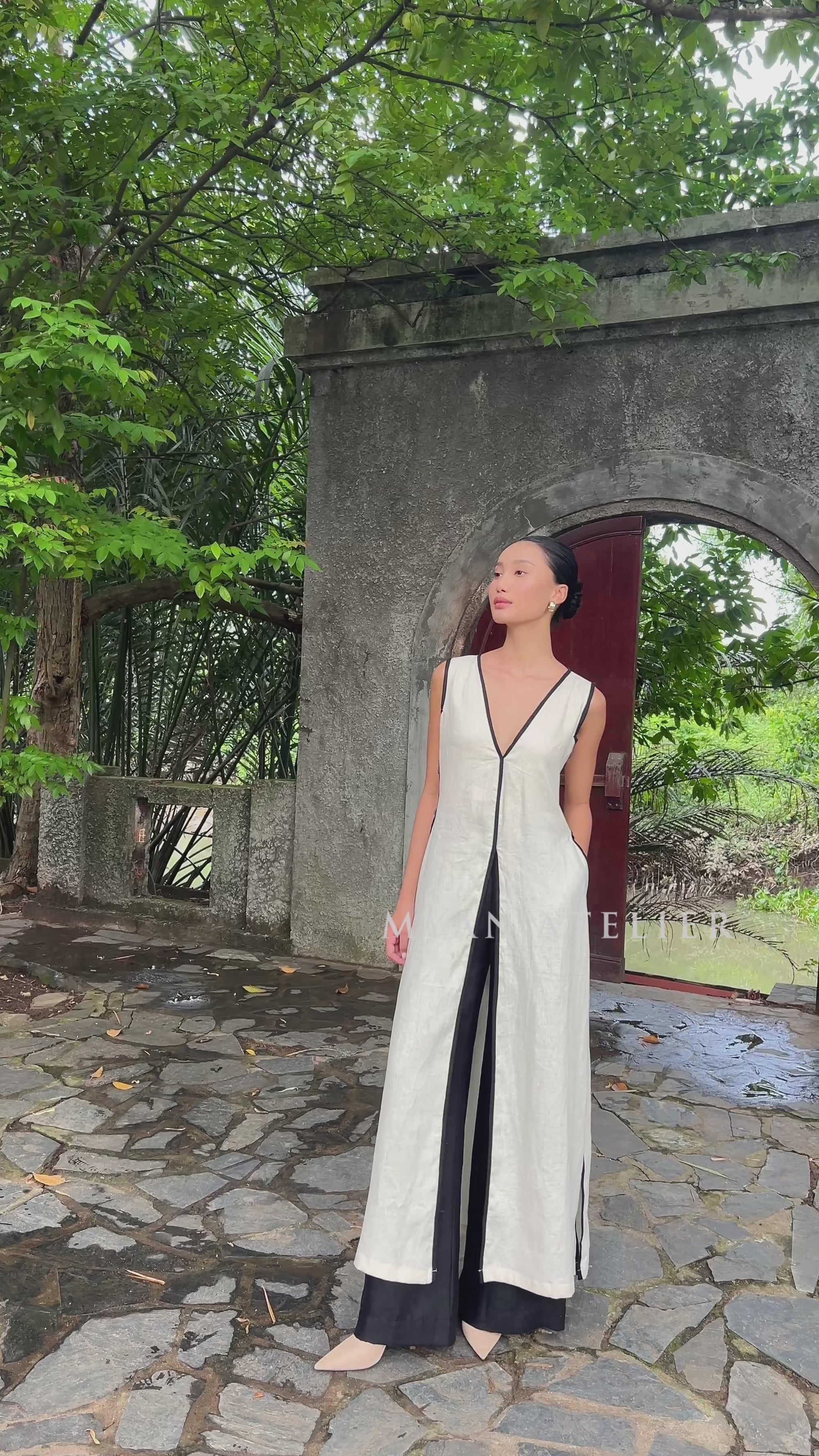 sleeveless linen Vietnamese national dress