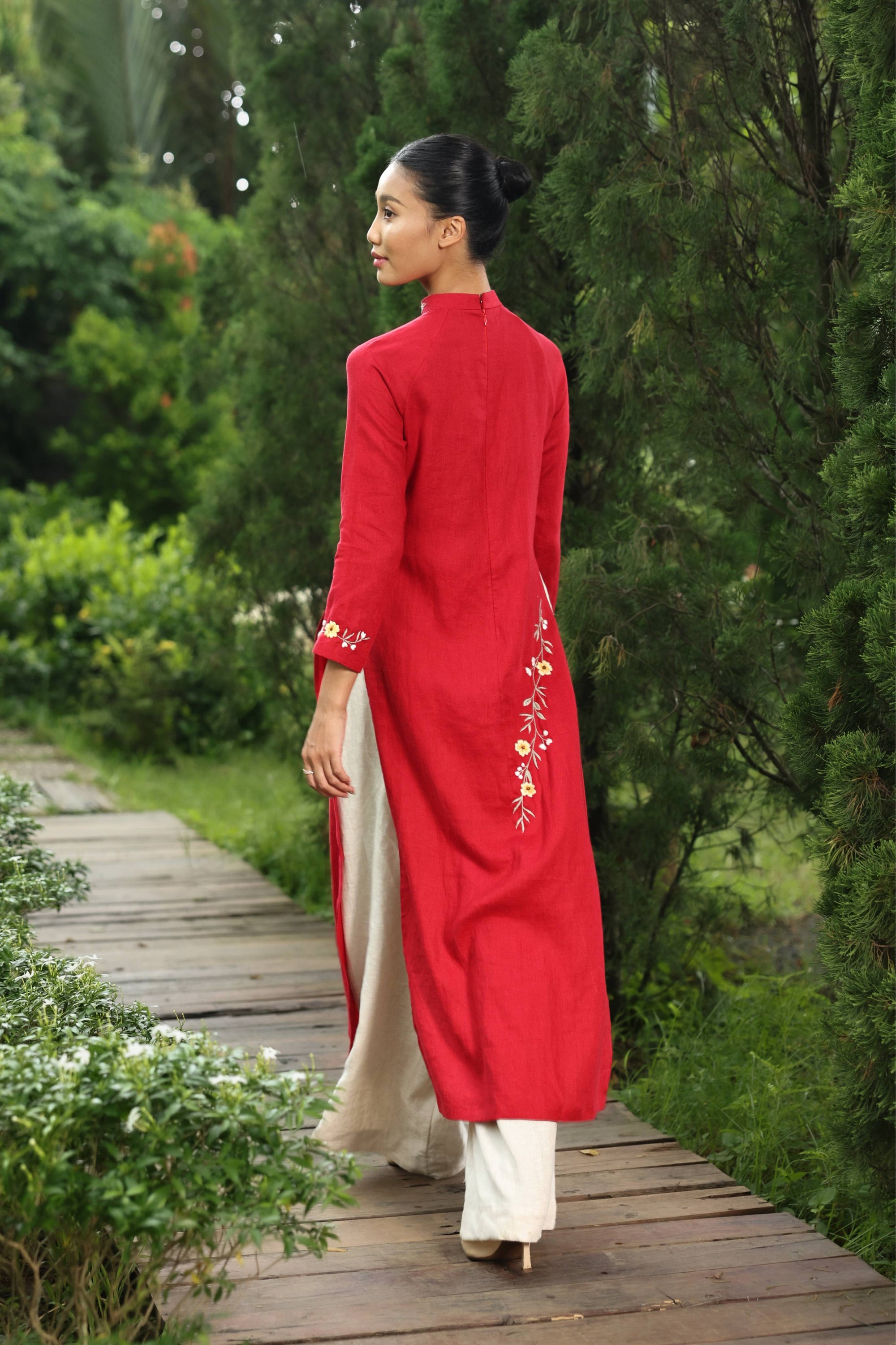 Red Vietnamese linen traditional dress 