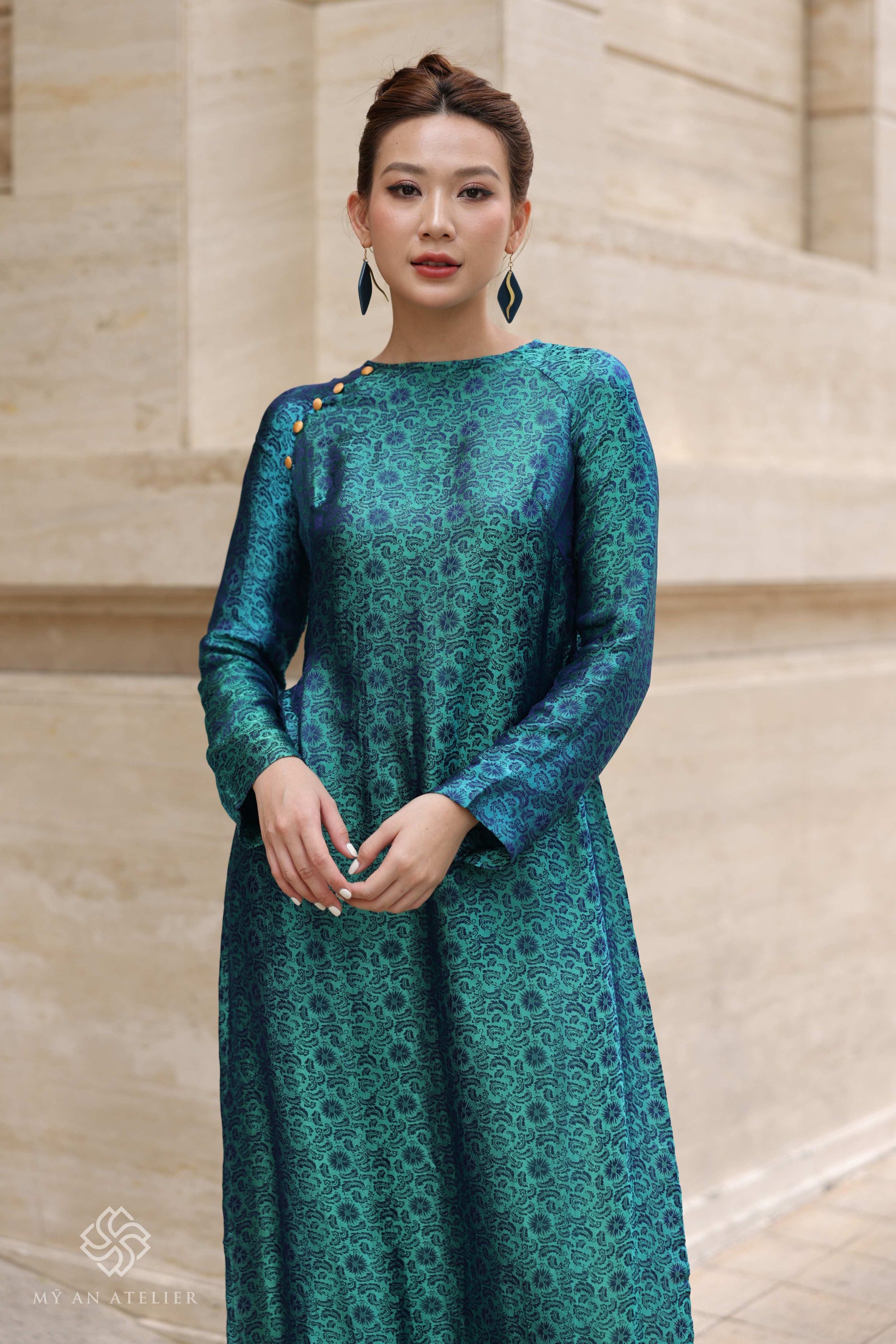 Mulberry silk Vietnamese traditional dress