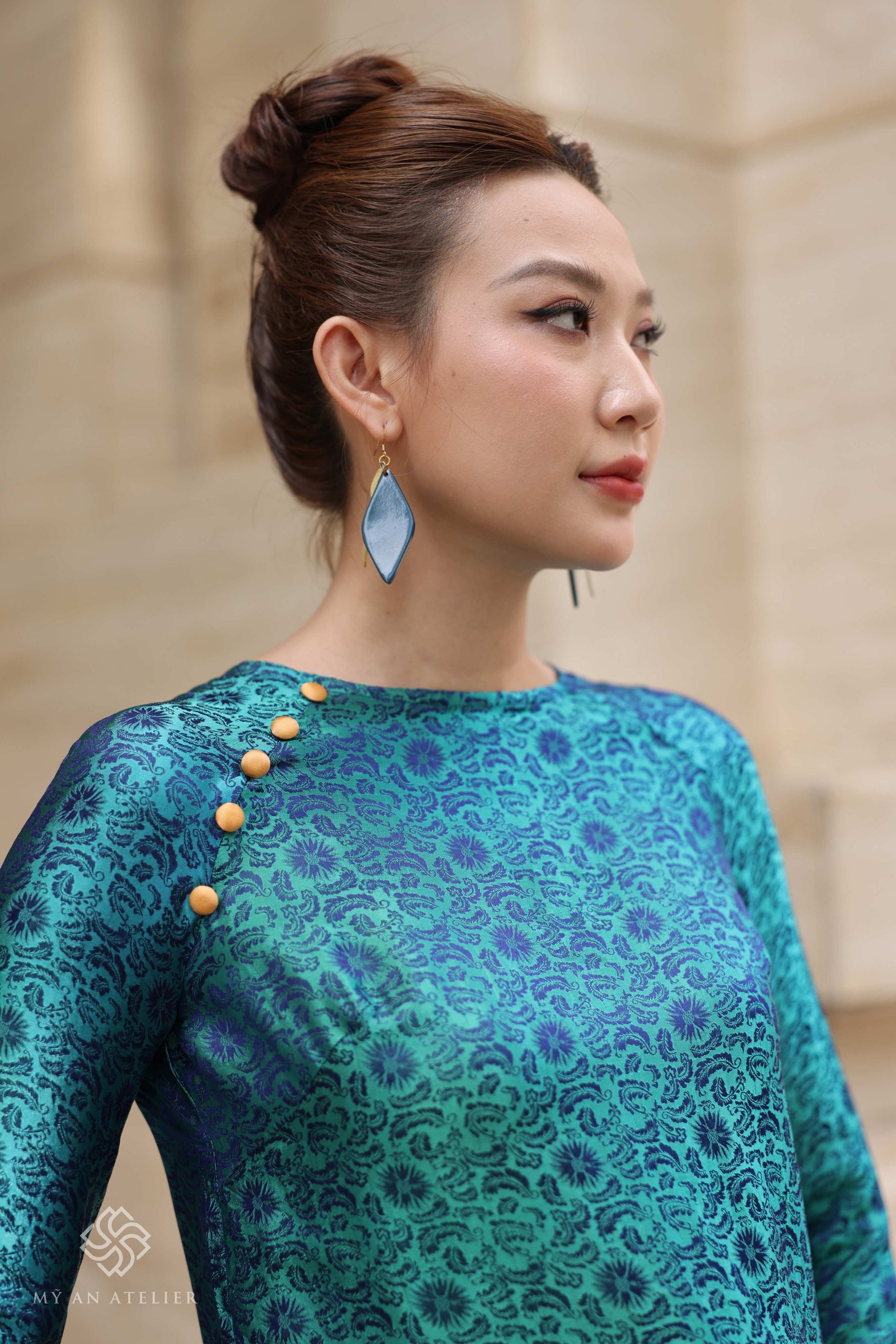 Mulberry silk Vietnamese traditional dress