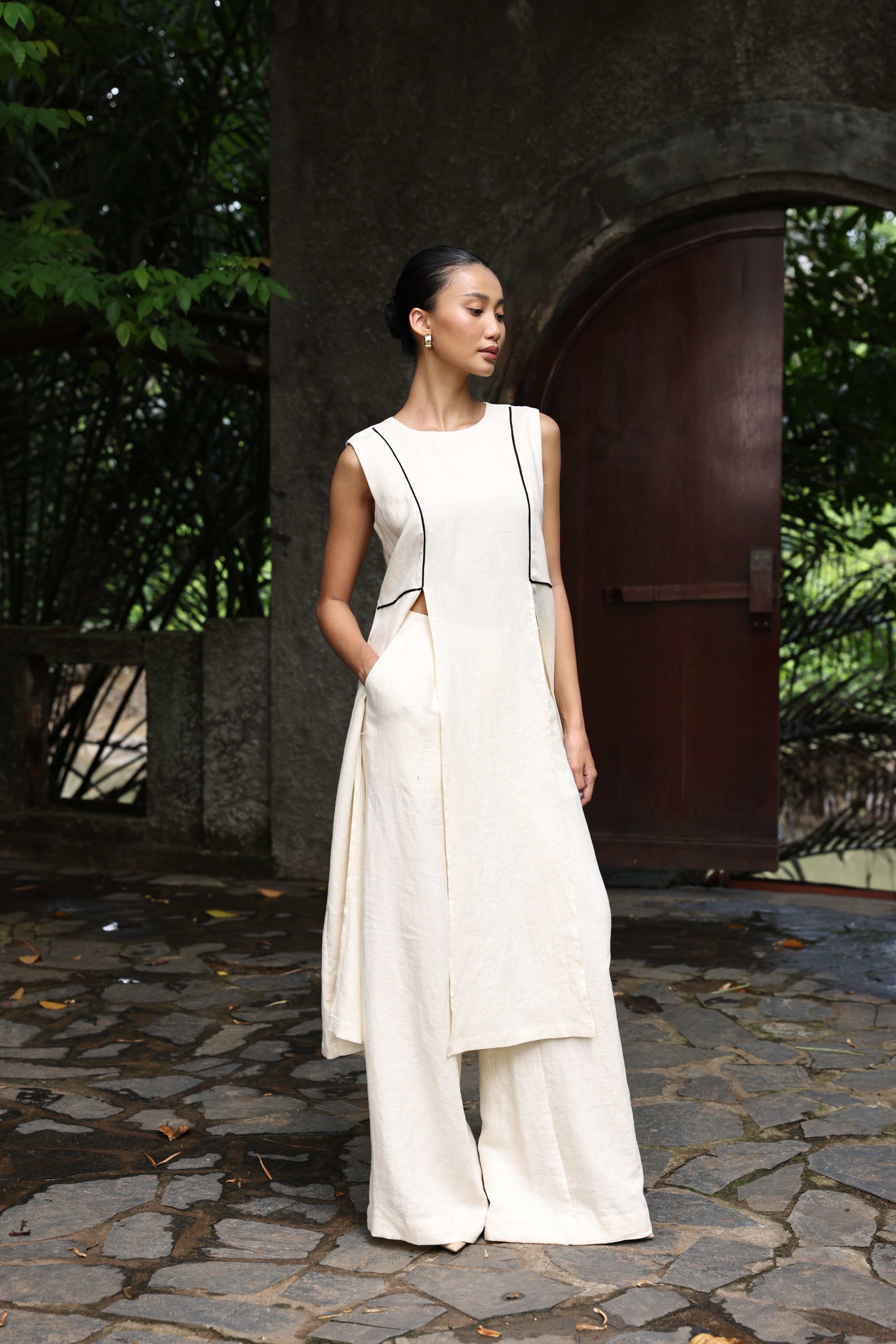 sleeveless formal linen ao dai