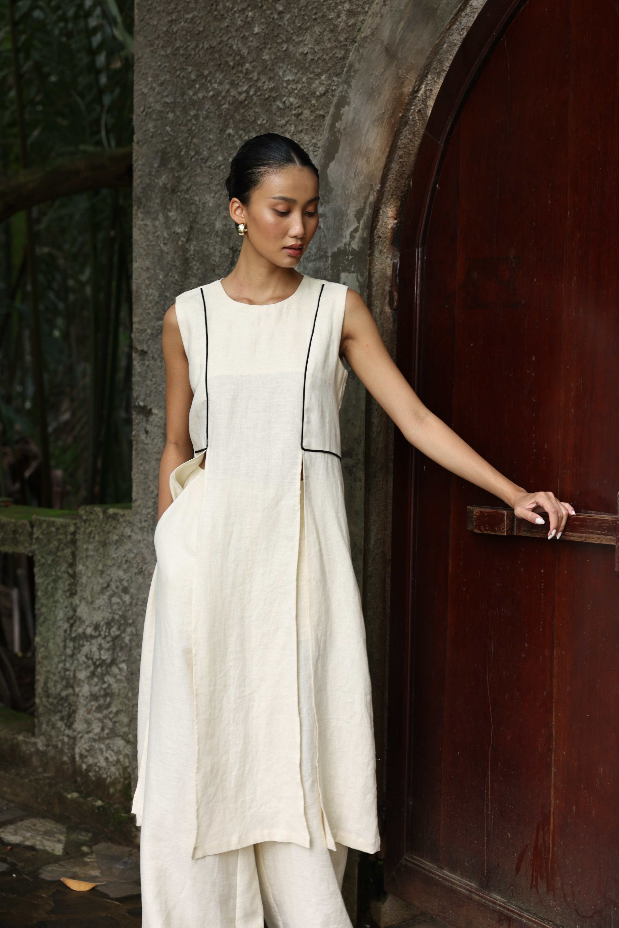 sleeveless formal linen ao dai