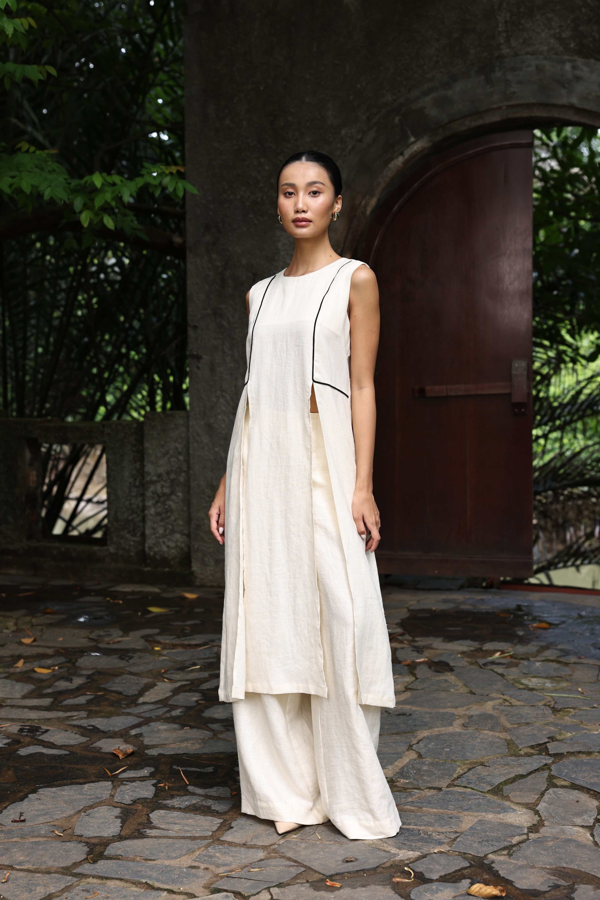 sleeveless formal linen ao dai