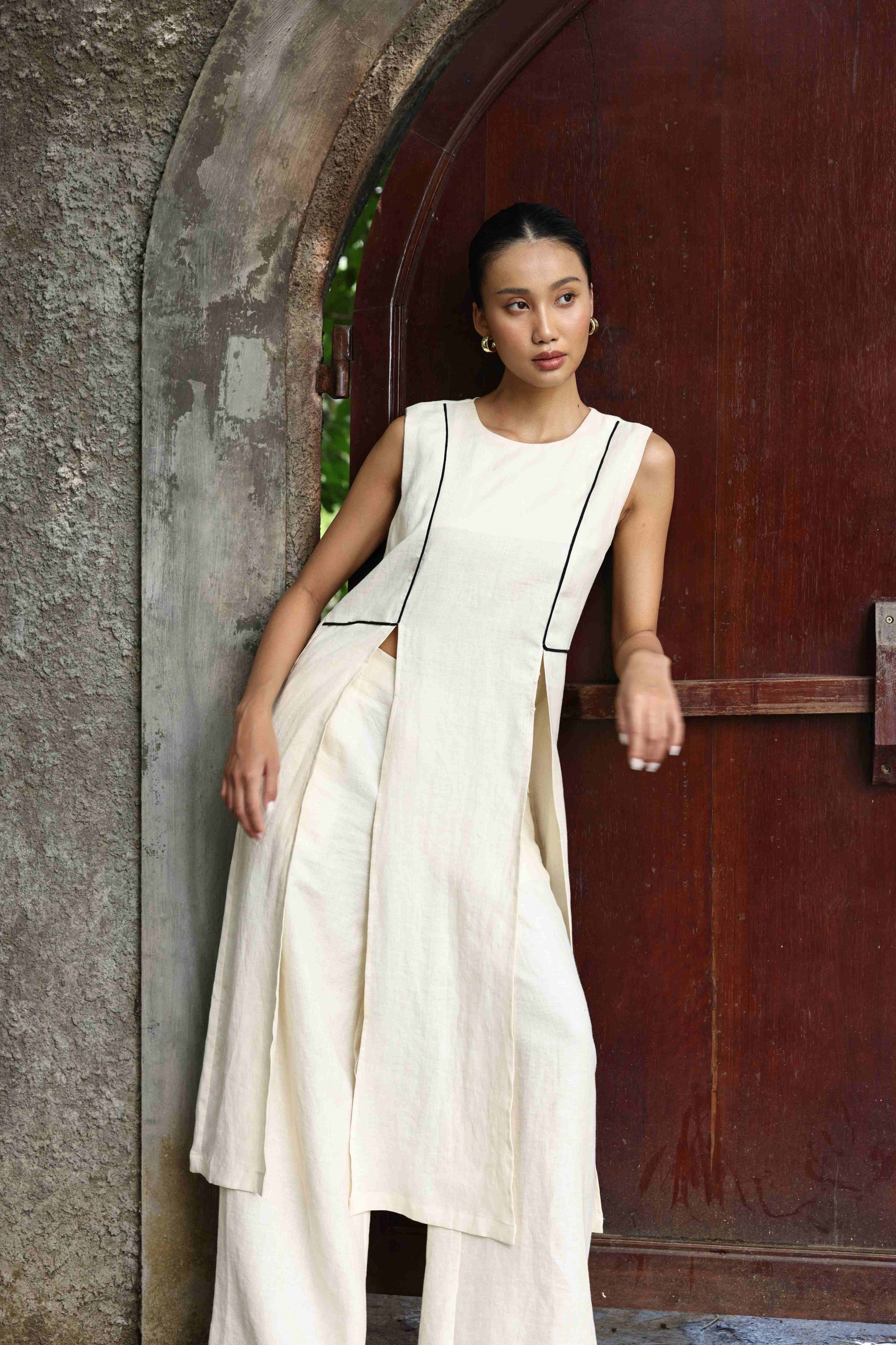 sleeveless formal linen ao dai
