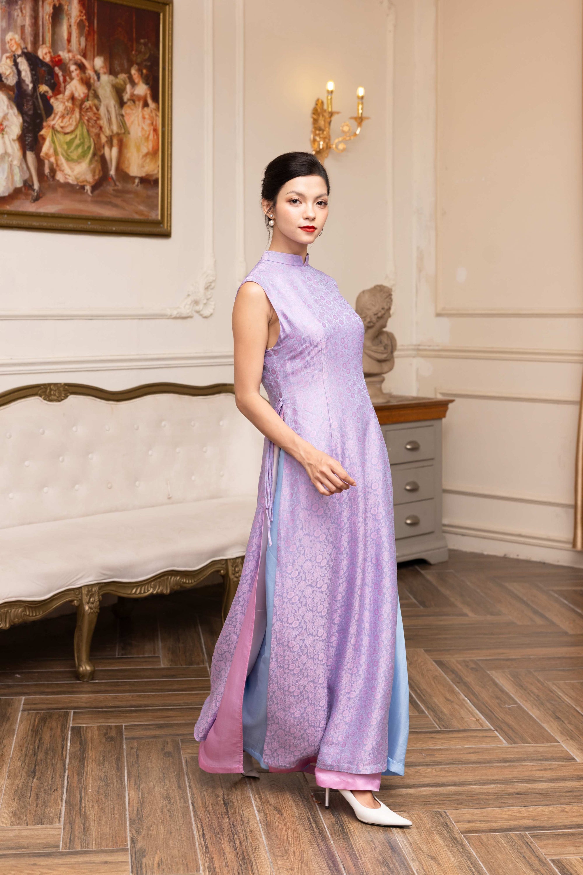 Sleeveless layered silk ao dai