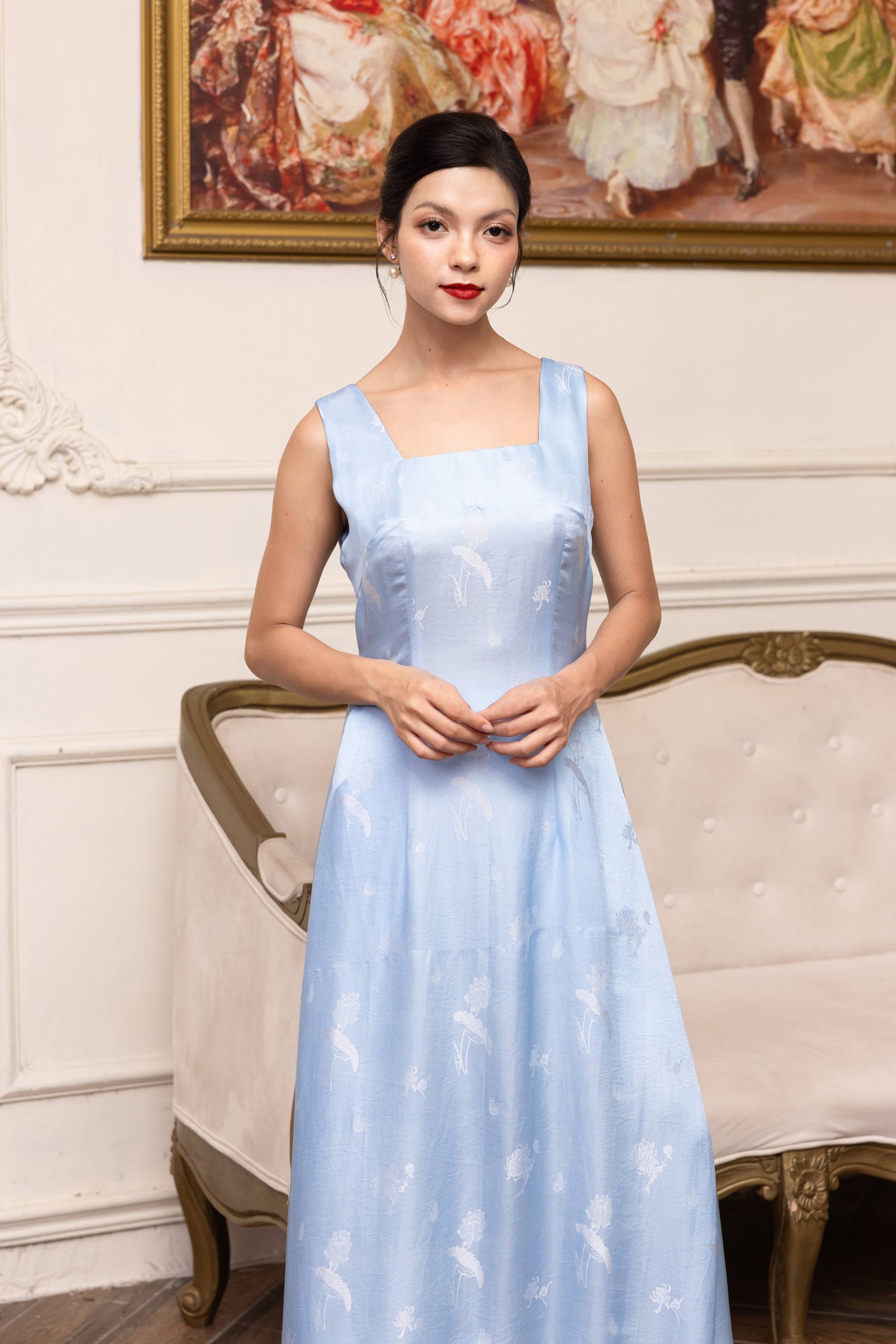 Sleeveless modernized silk ao dai