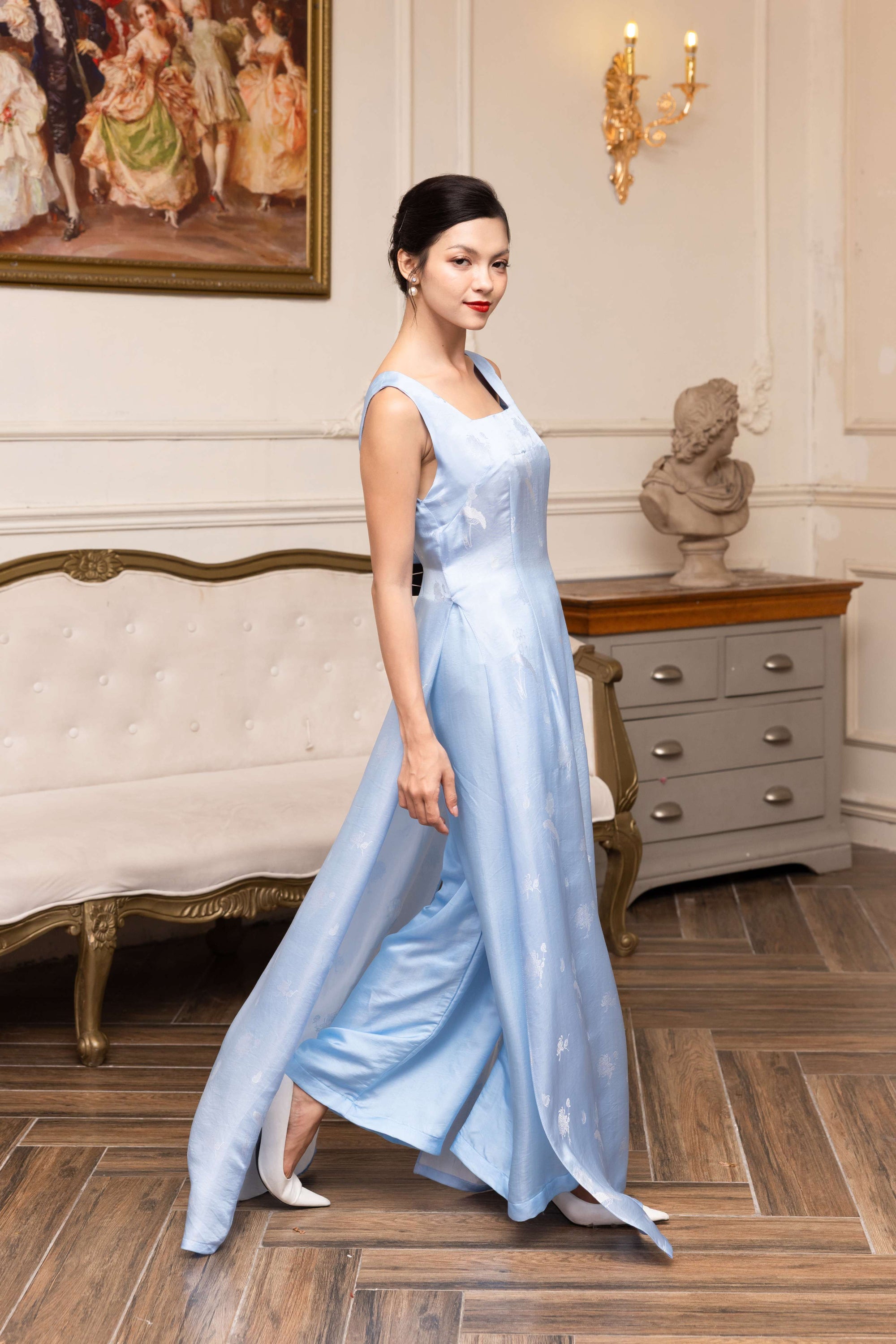 Sleeveless modernized silk ao dai