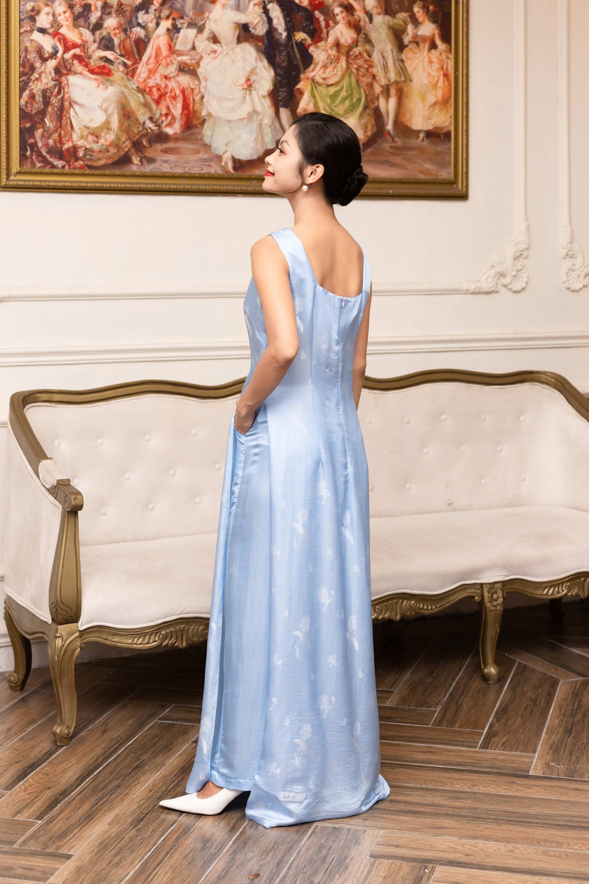 Sleeveless modernized silk ao dai