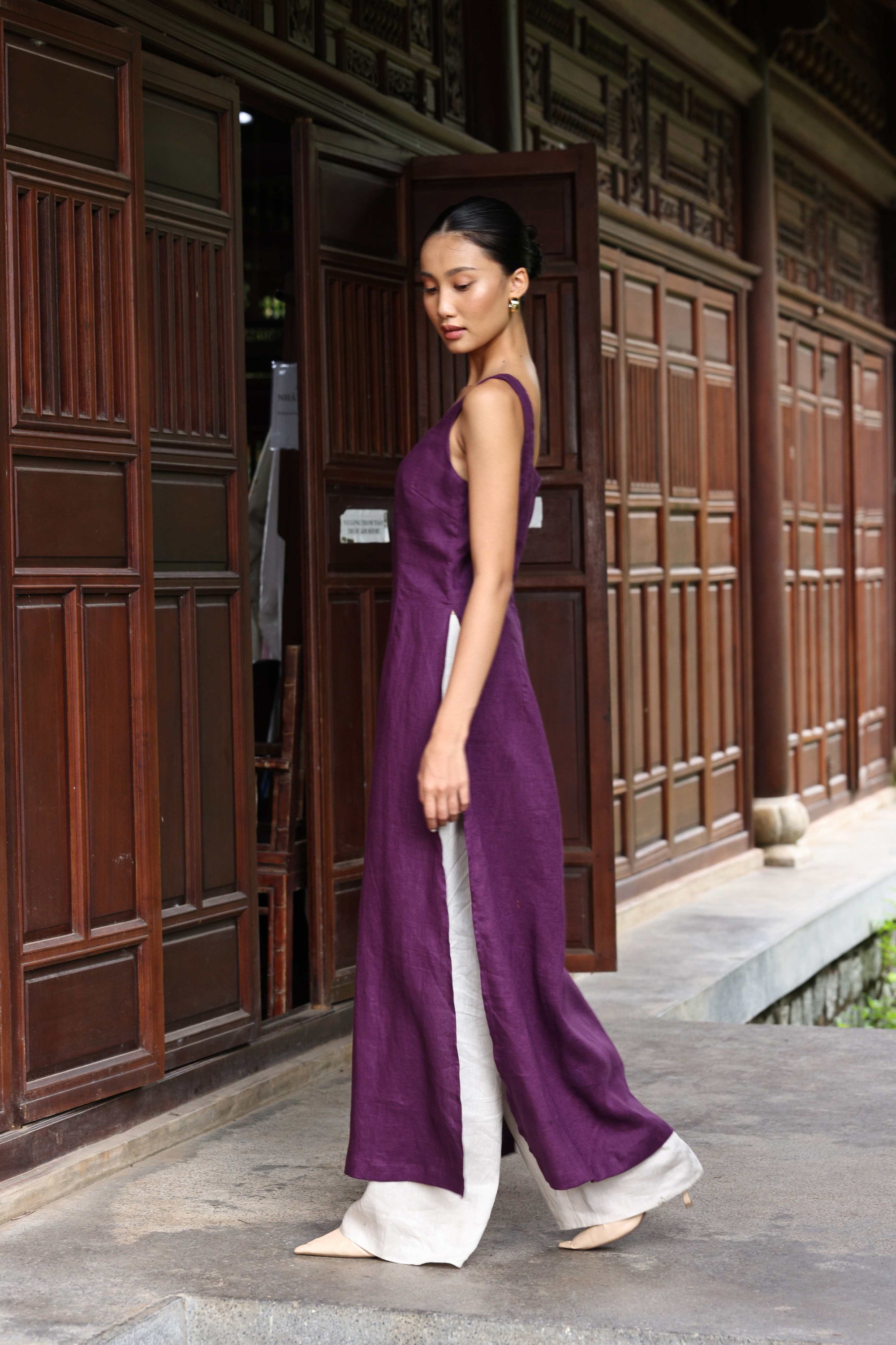 sleeveless traditional vietnamese tunic