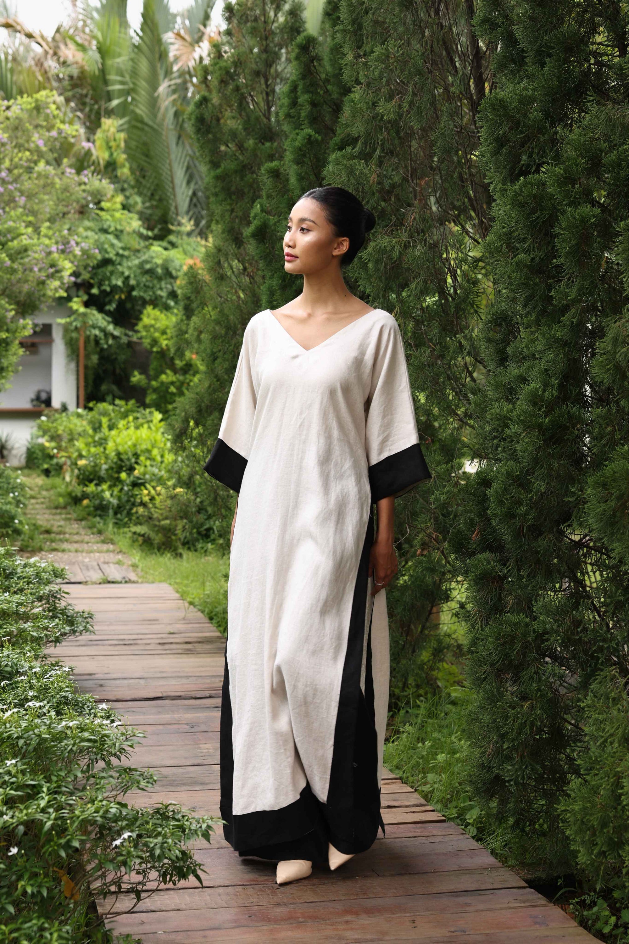 V-neck linen ao dai Vietnam